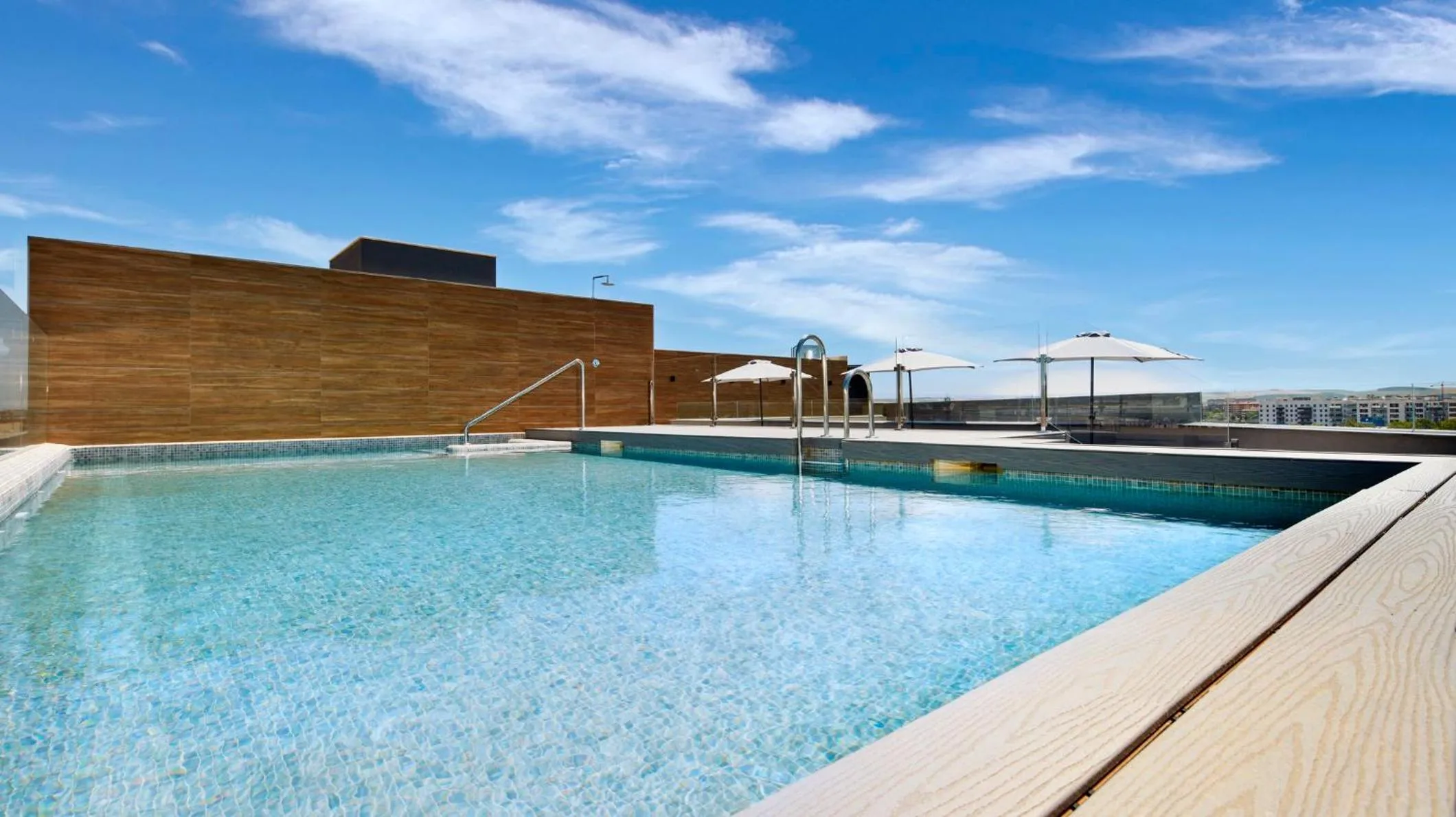 Swimming pool in Sercotel Córdoba Delicias