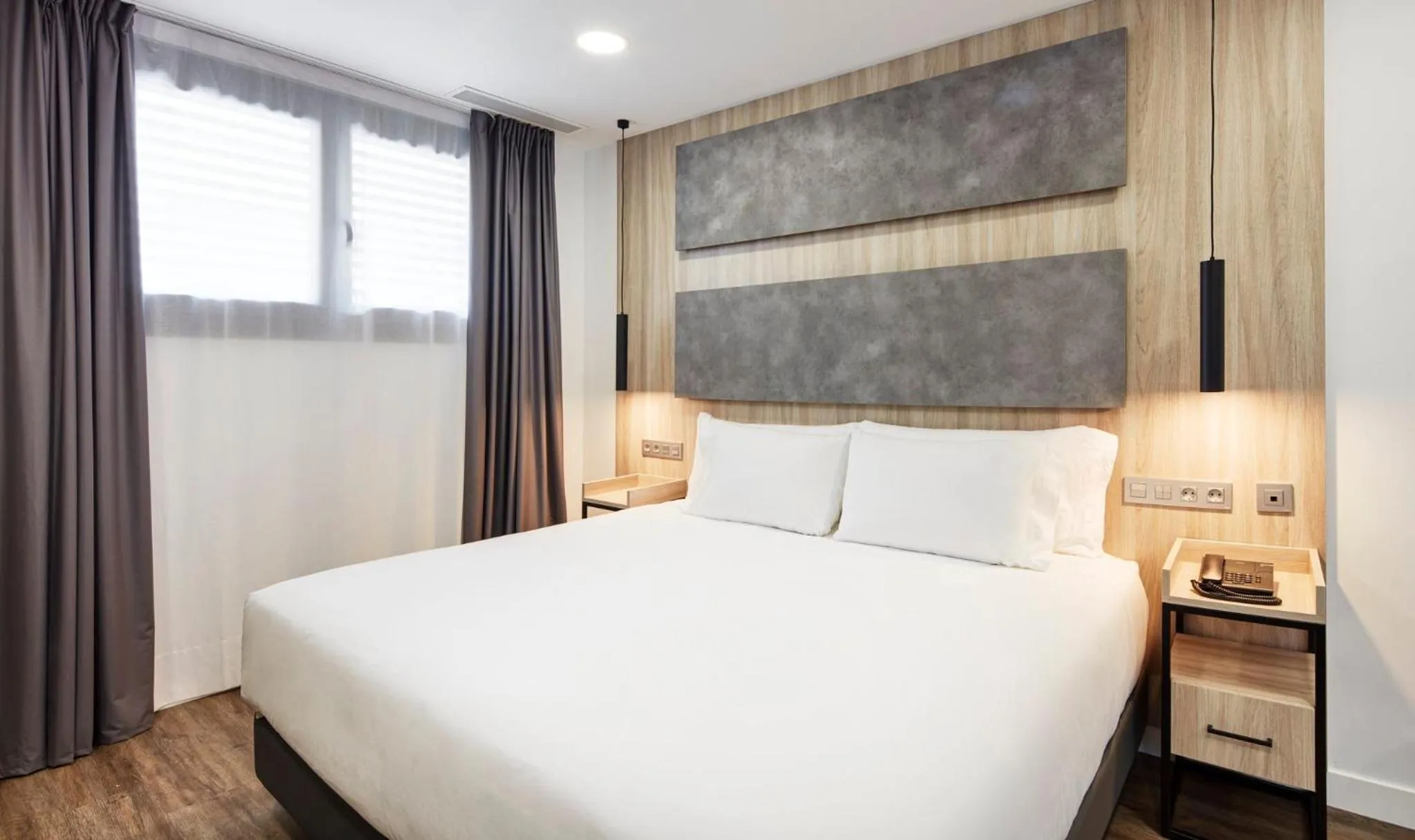 Photo of the whole room, Bed in Sercotel Córdoba Delicias