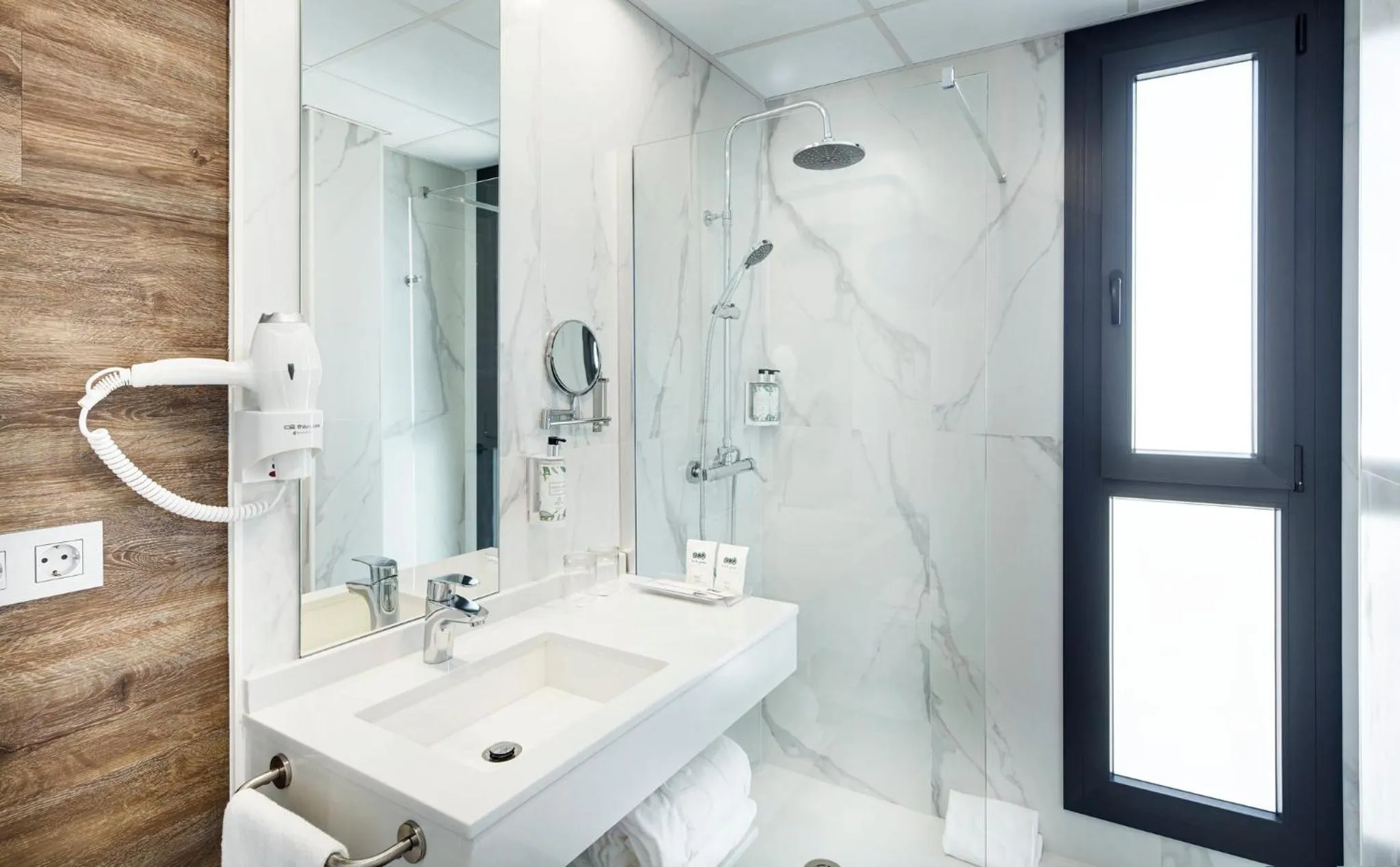 Bathroom in Sercotel Córdoba Delicias