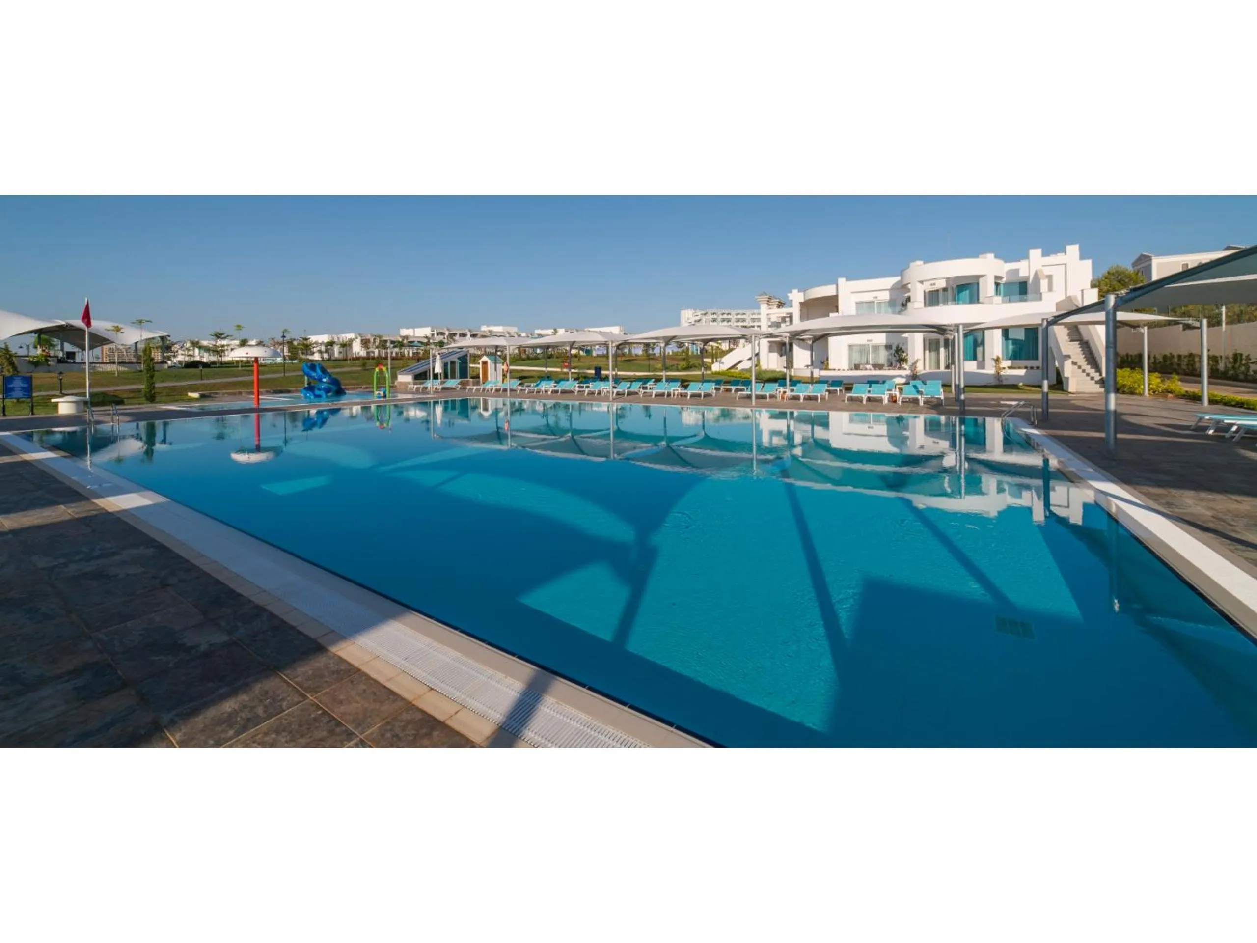 Swimming pool in Limak Cyprus Deluxe Hotel