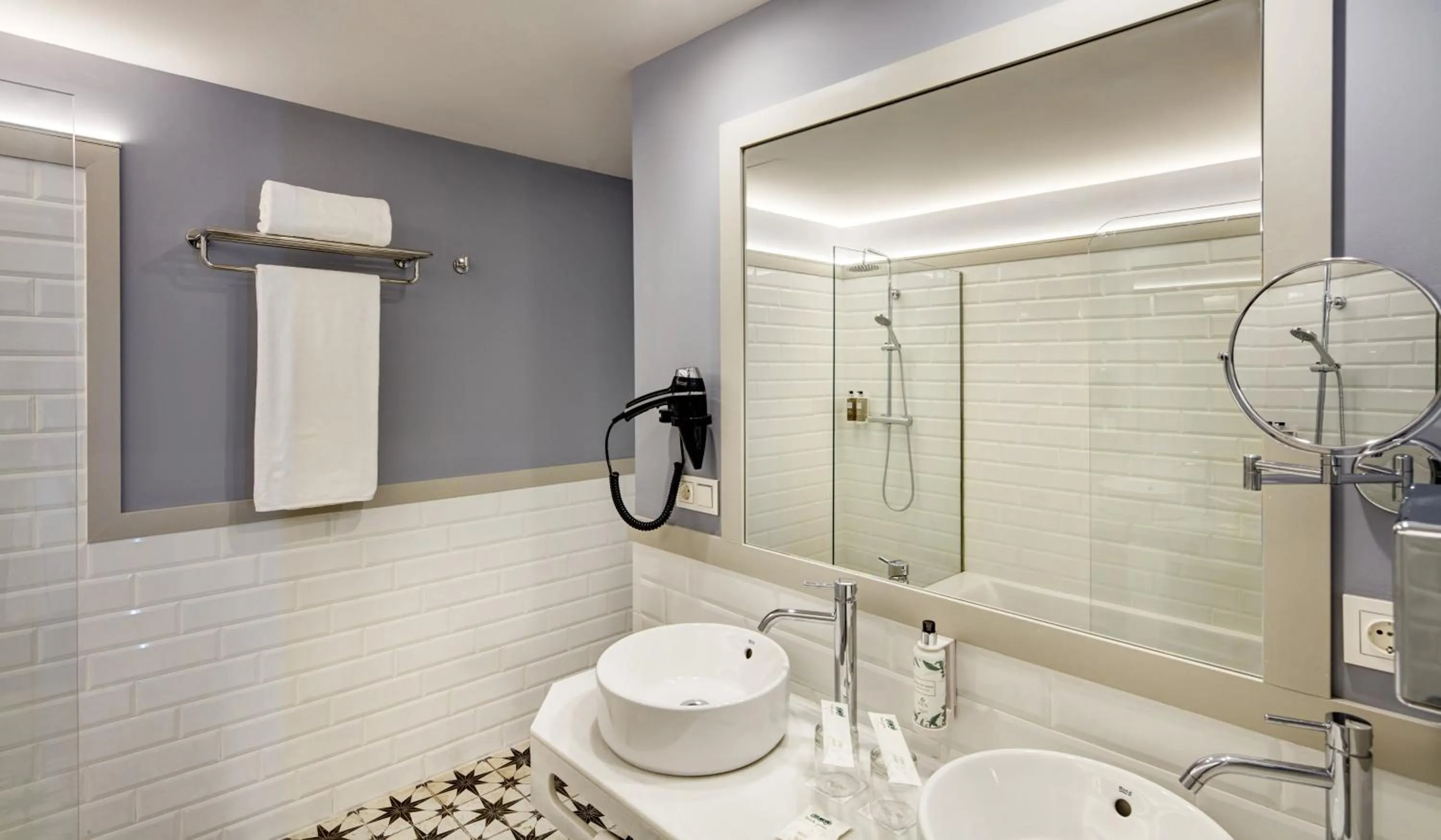 Bathroom in Sercotel Granada Suites