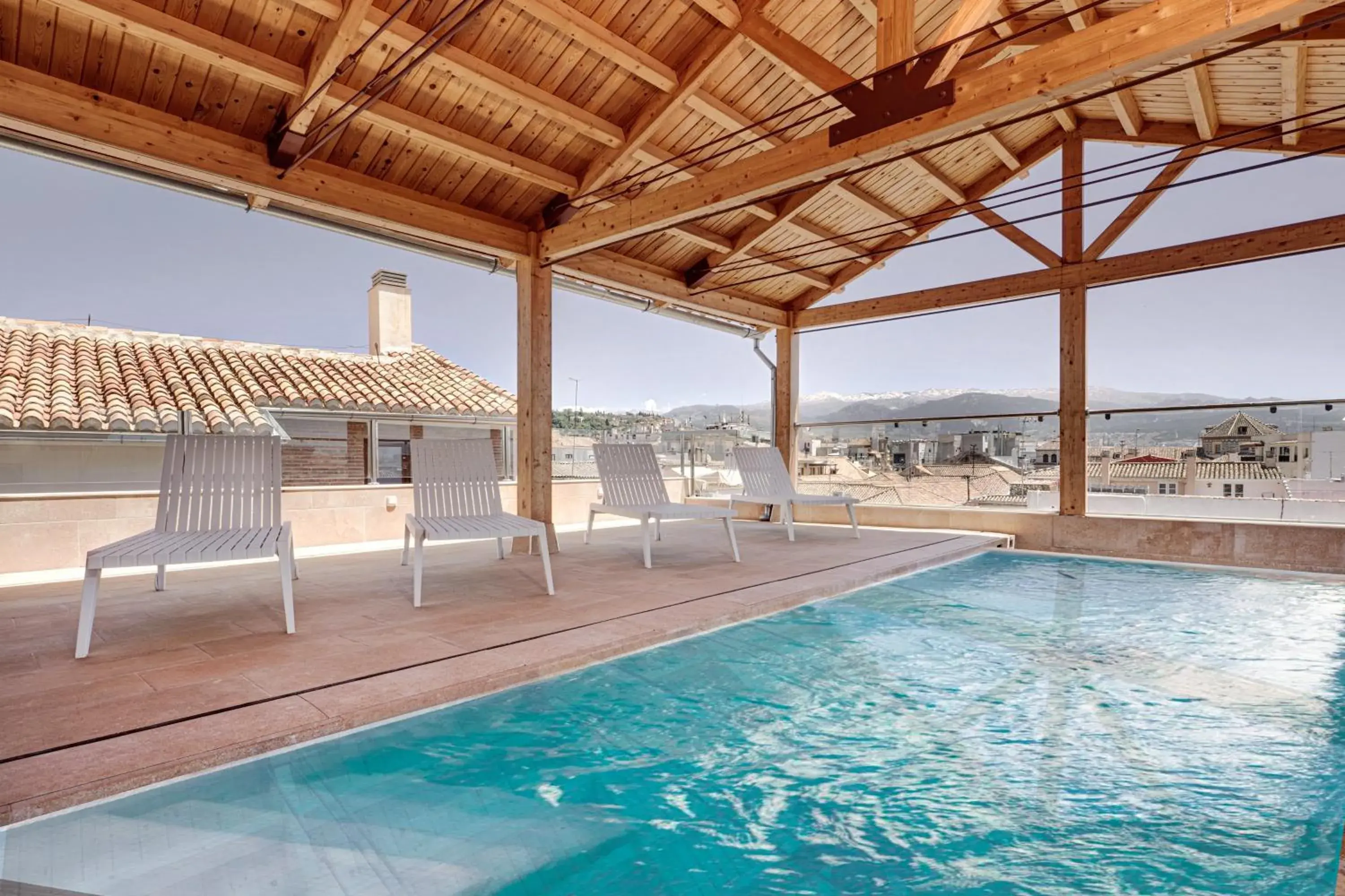 Swimming pool in Sercotel Granada Suites Swimming pool in Sercotel Granada Suites