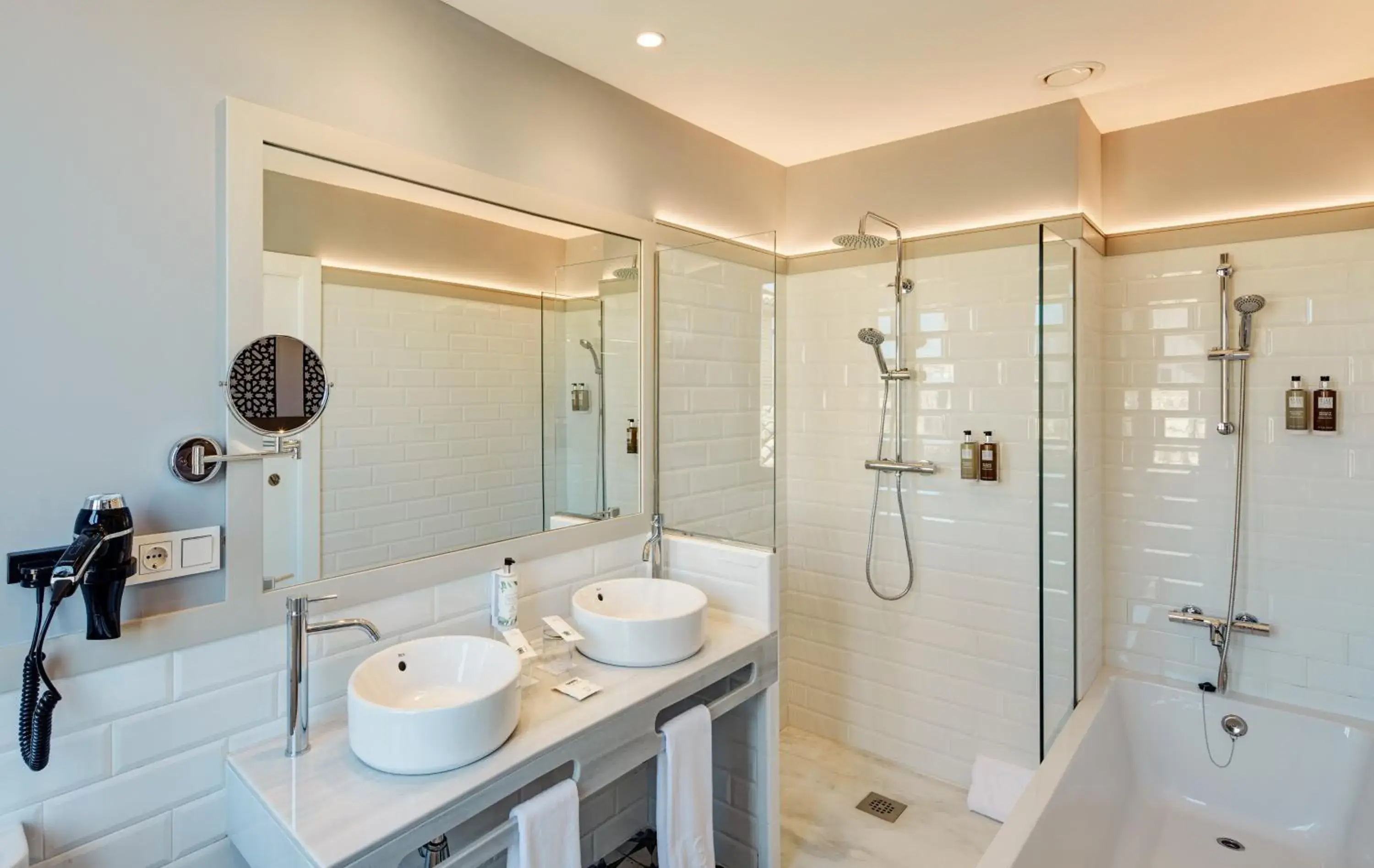 Bathroom in Sercotel Granada Suites Bathroom in Sercotel Granada Suites