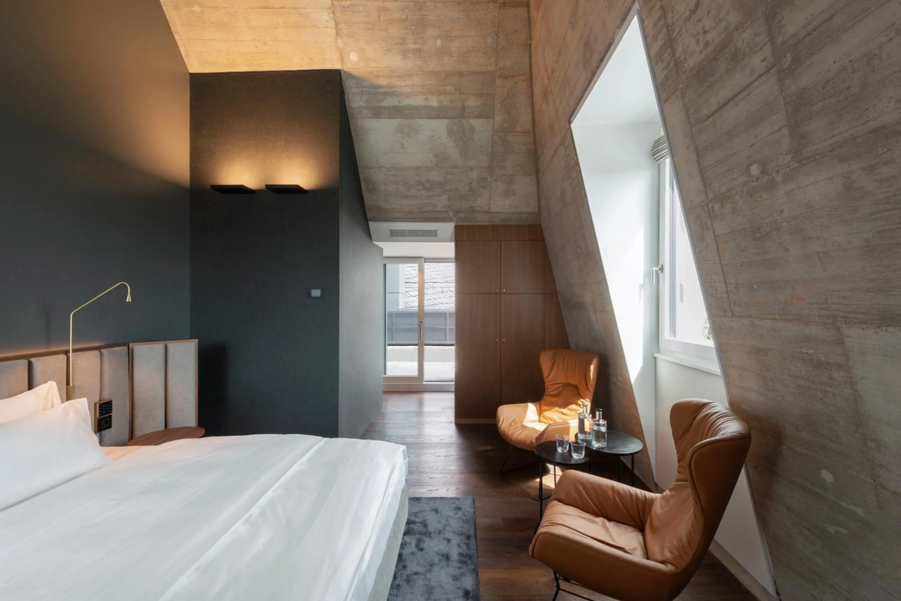 Photo of the whole room, Bed in Legend Hotel