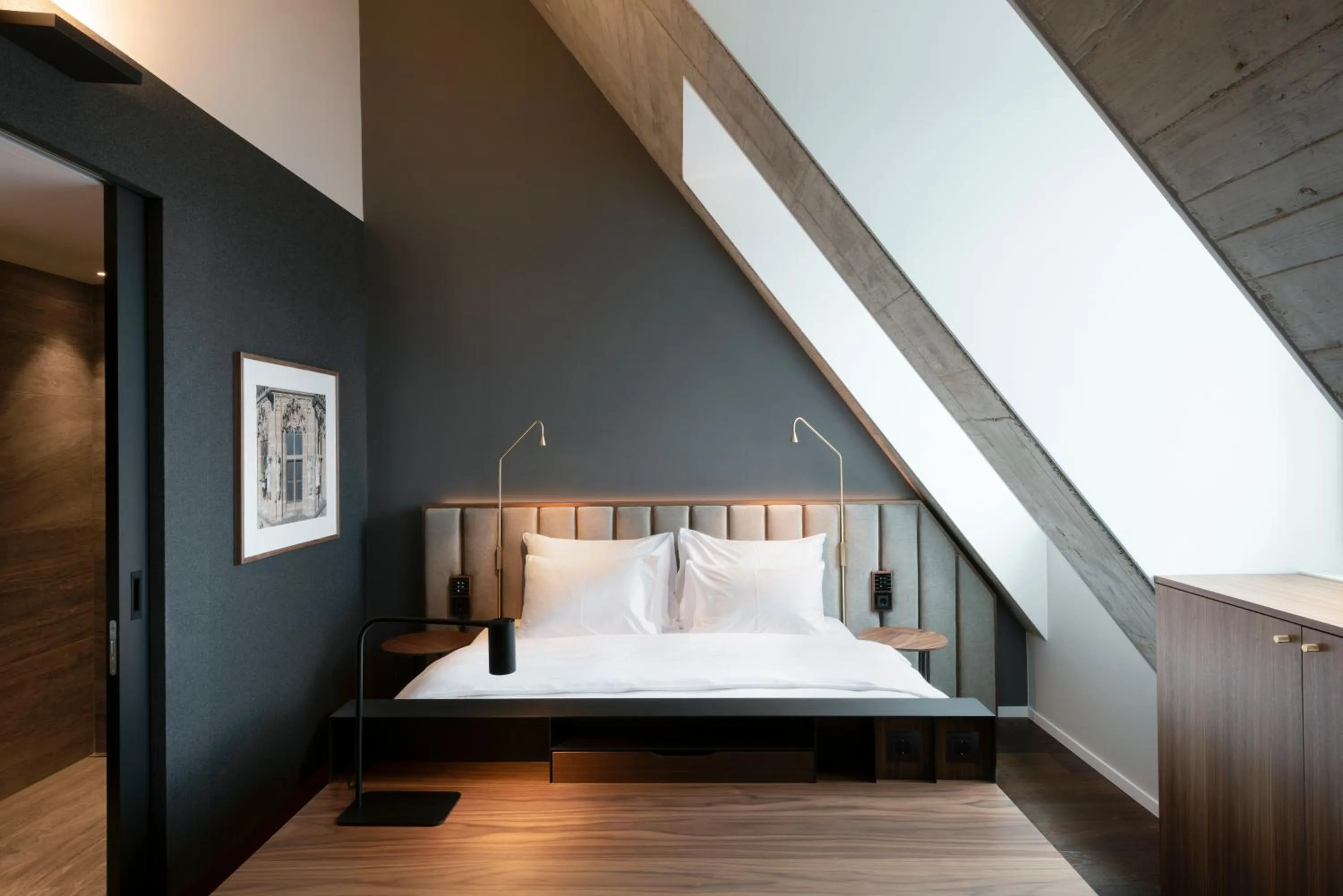 Photo of the whole room, Bed in Legend Hotel