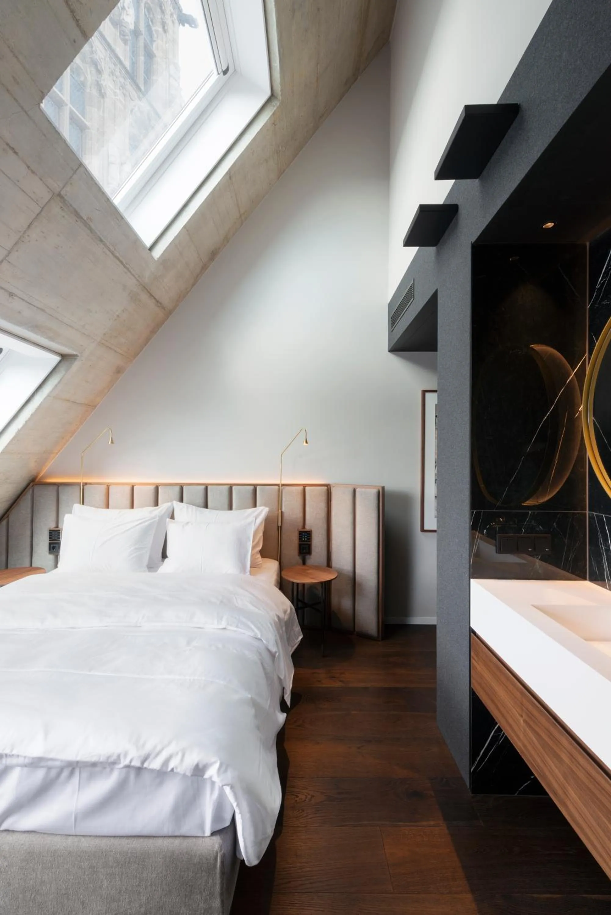 Photo of the whole room, Bed in Legend Hotel