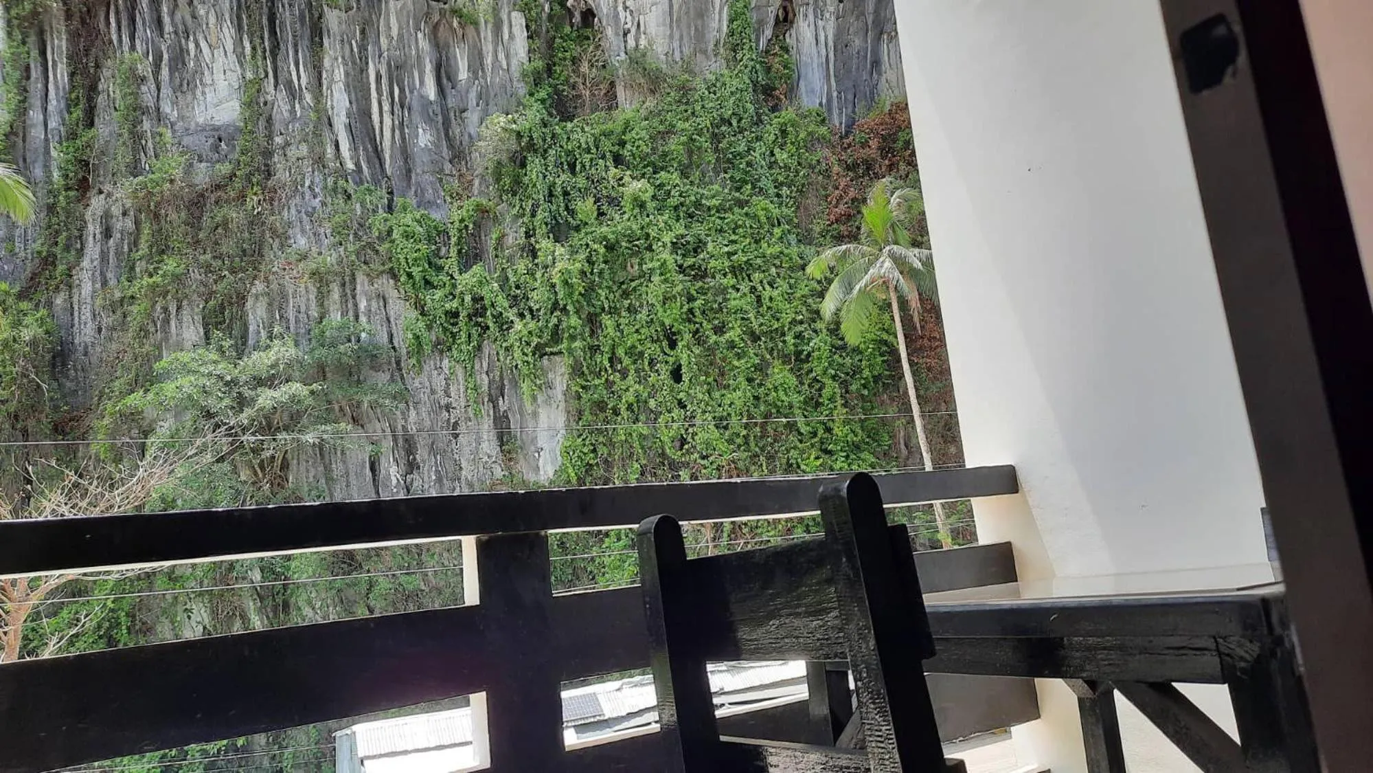 Mountain view in Lolo Panding Inn