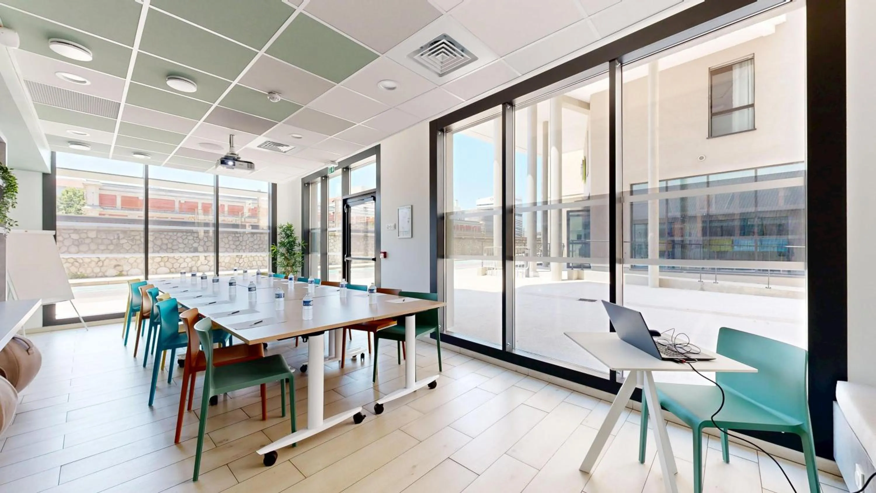 Meeting/conference room in Apparthotel Privilodges Toulon Centre Gare