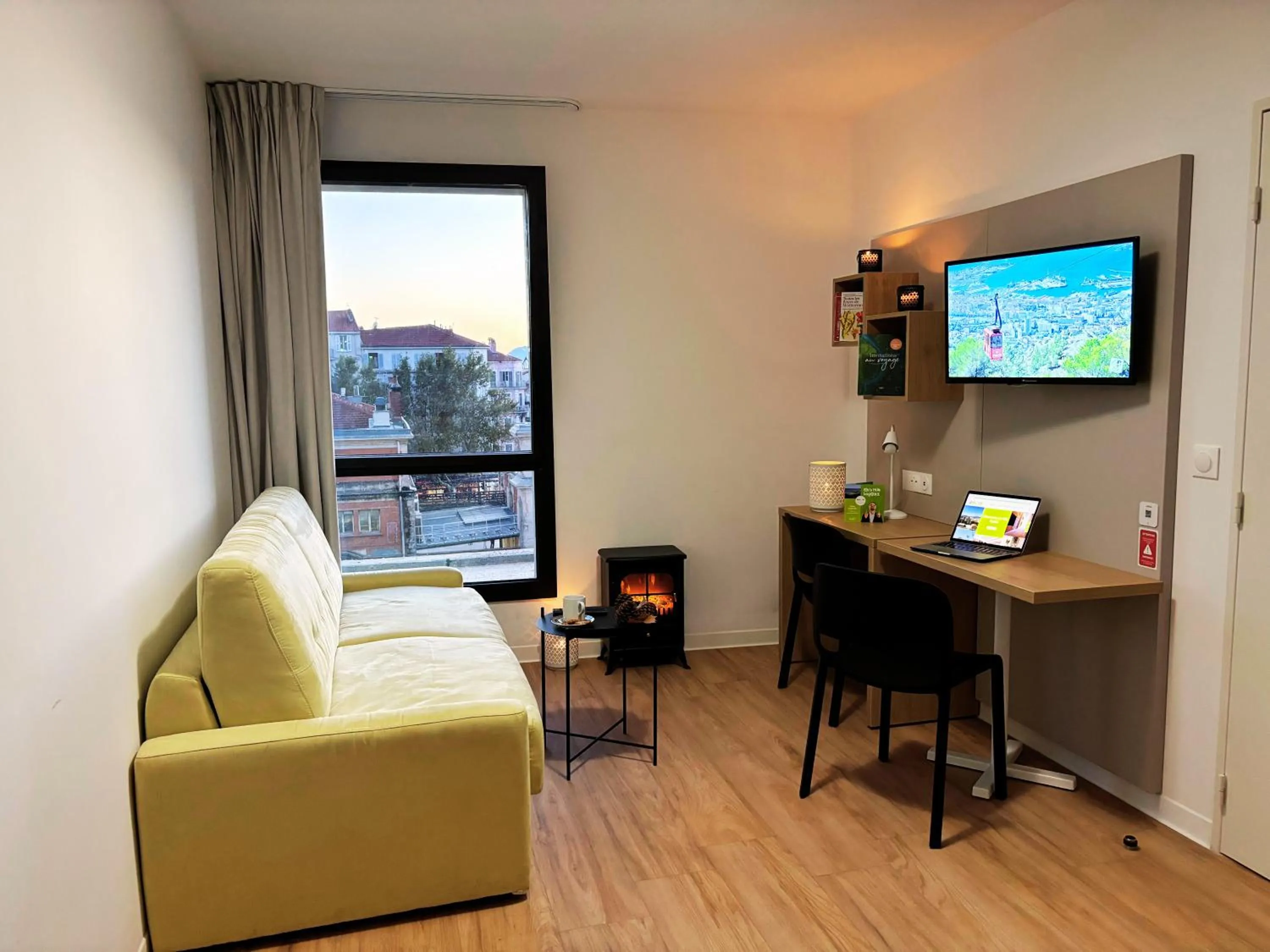 TV and multimedia in Apparthotel Privilodges Toulon