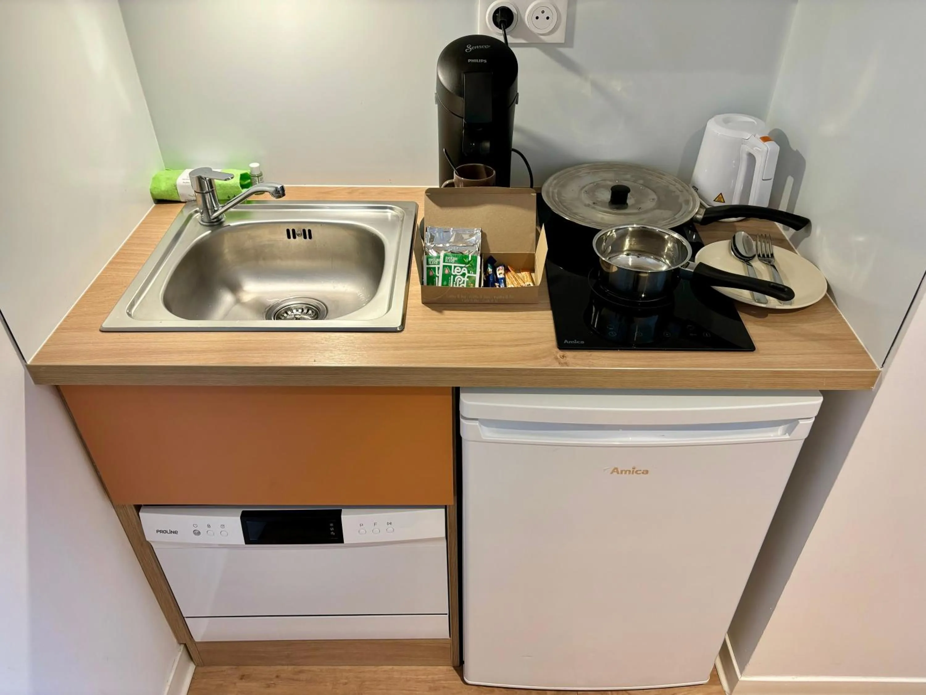 Coffee/tea facilities in Apparthotel Privilodges Toulon