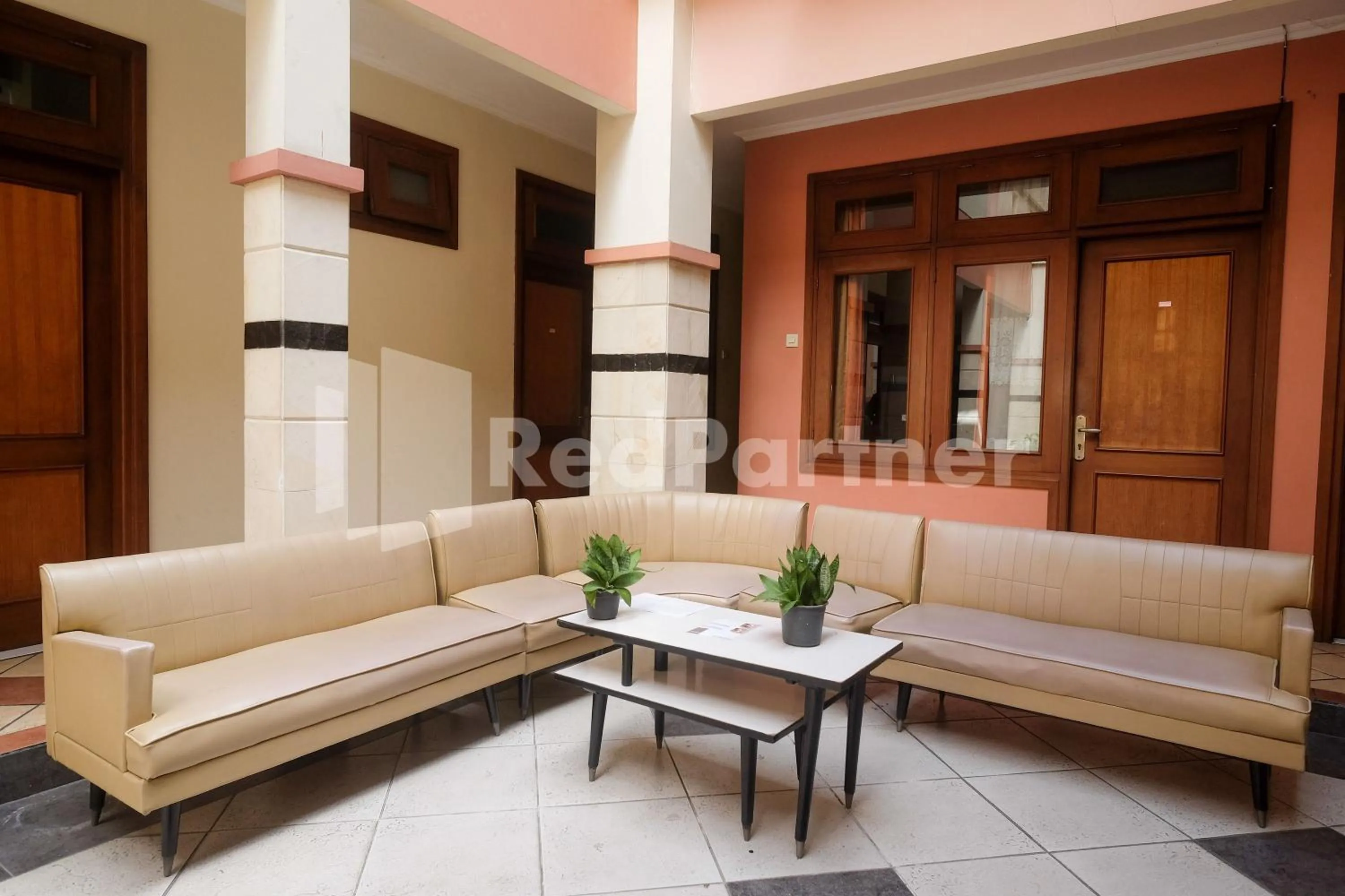 Seating area in Griya Fatima Mitra RedDoorz near UGM