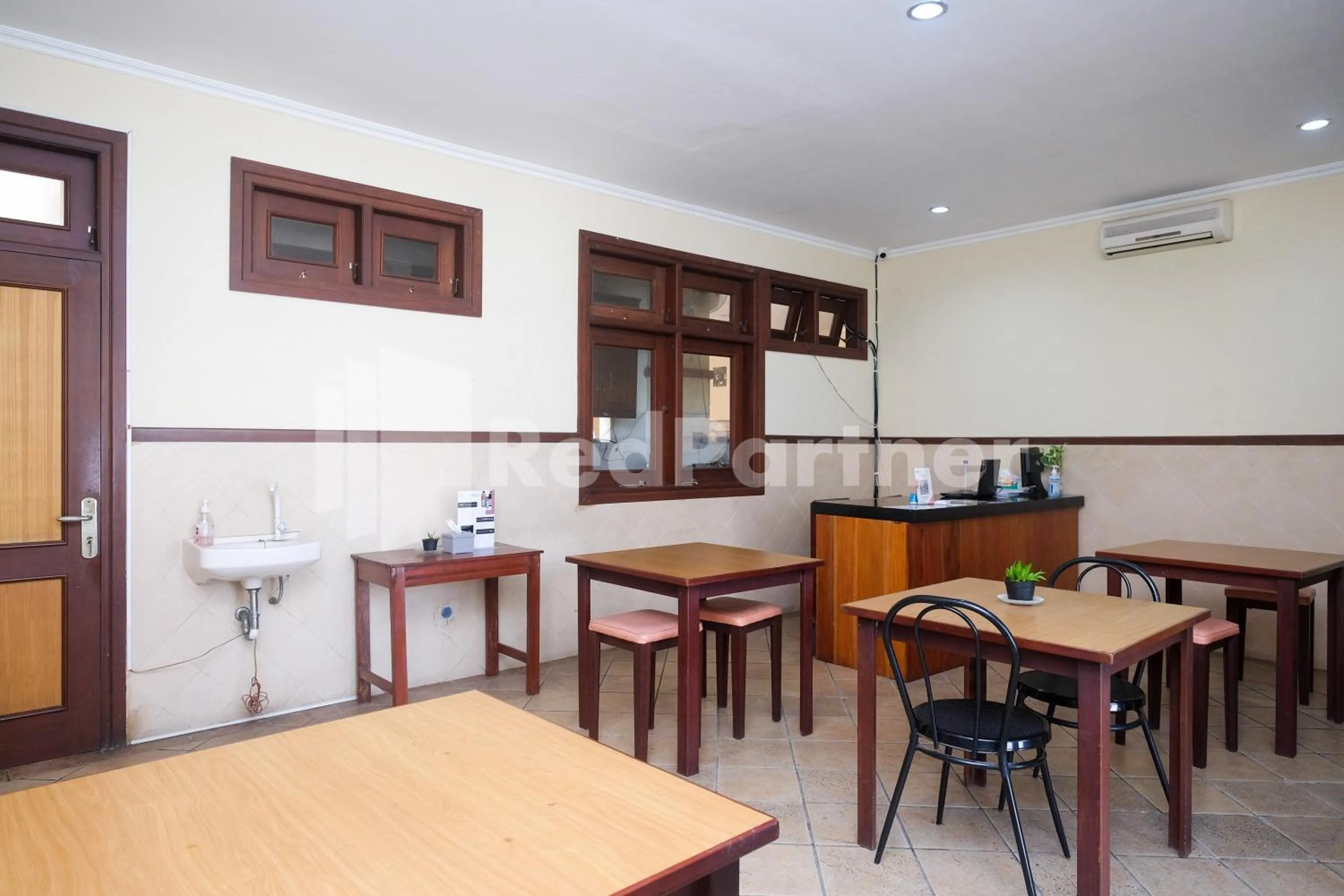 Restaurant/places to eat in Griya Fatima Mitra RedDoorz near UGM