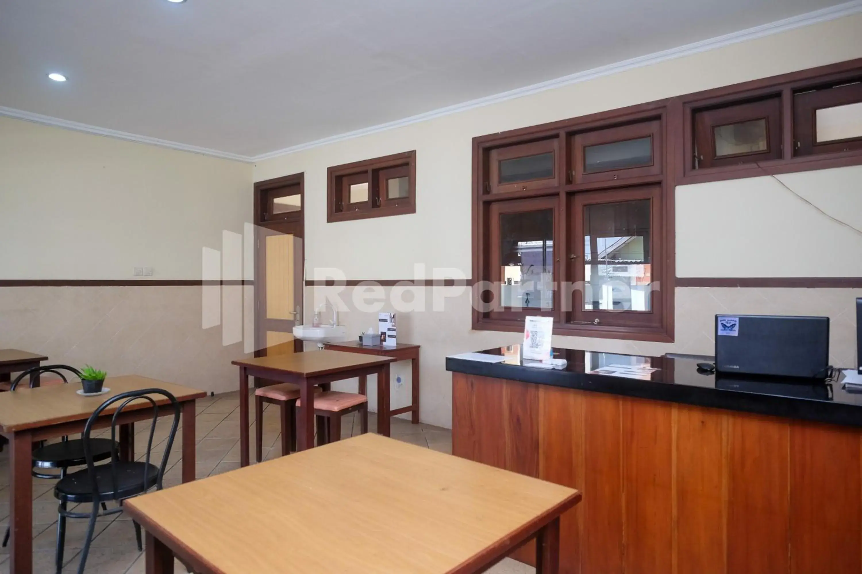 Restaurant/places to eat in Griya Fatima Mitra RedDoorz near UGM Restaurant/places to eat in Griya Fatima Mitra RedDoorz near UGM