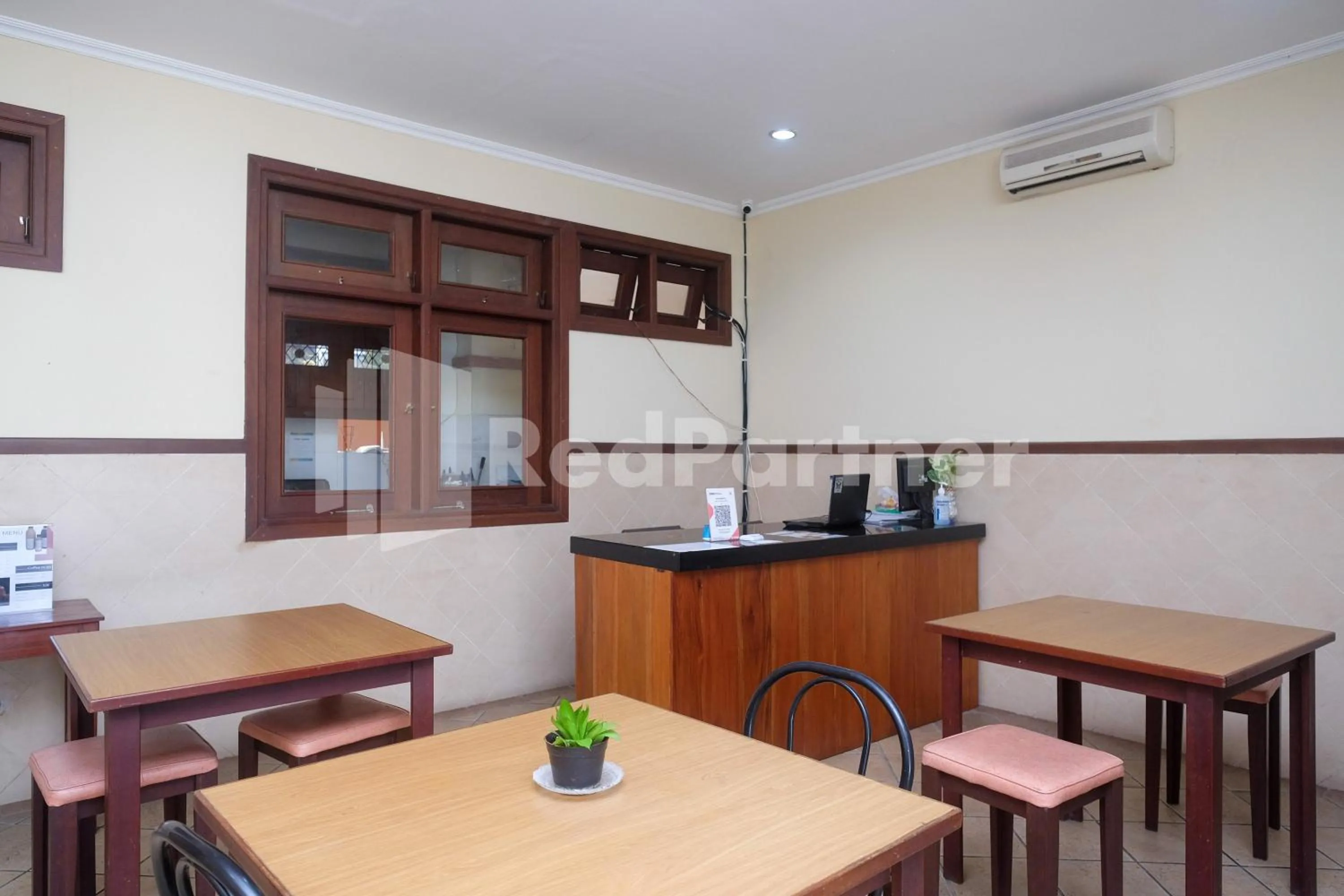 Restaurant/places to eat in Griya Fatima Mitra RedDoorz near UGM