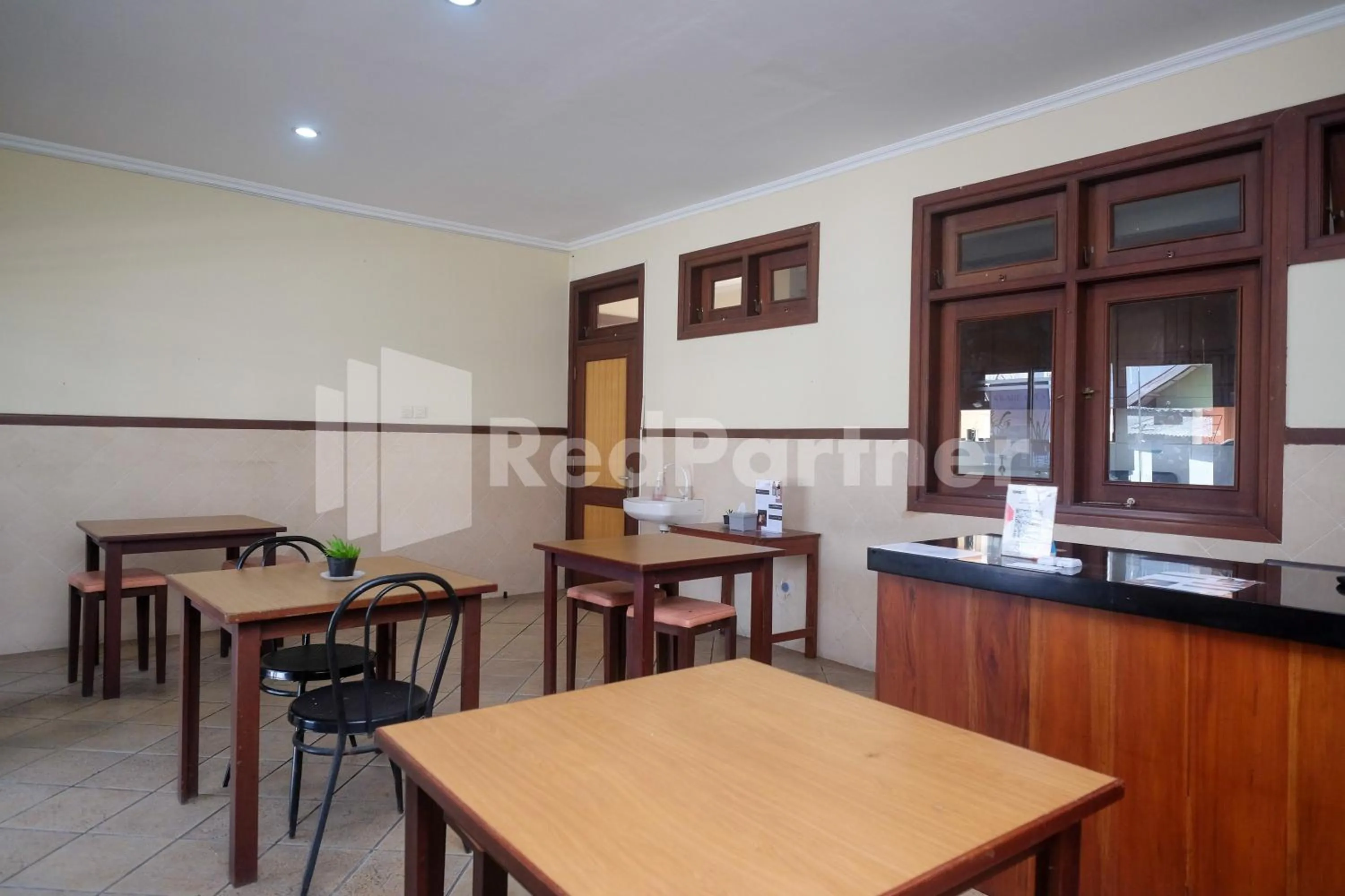 Restaurant/places to eat in Griya Fatima Mitra RedDoorz near UGM