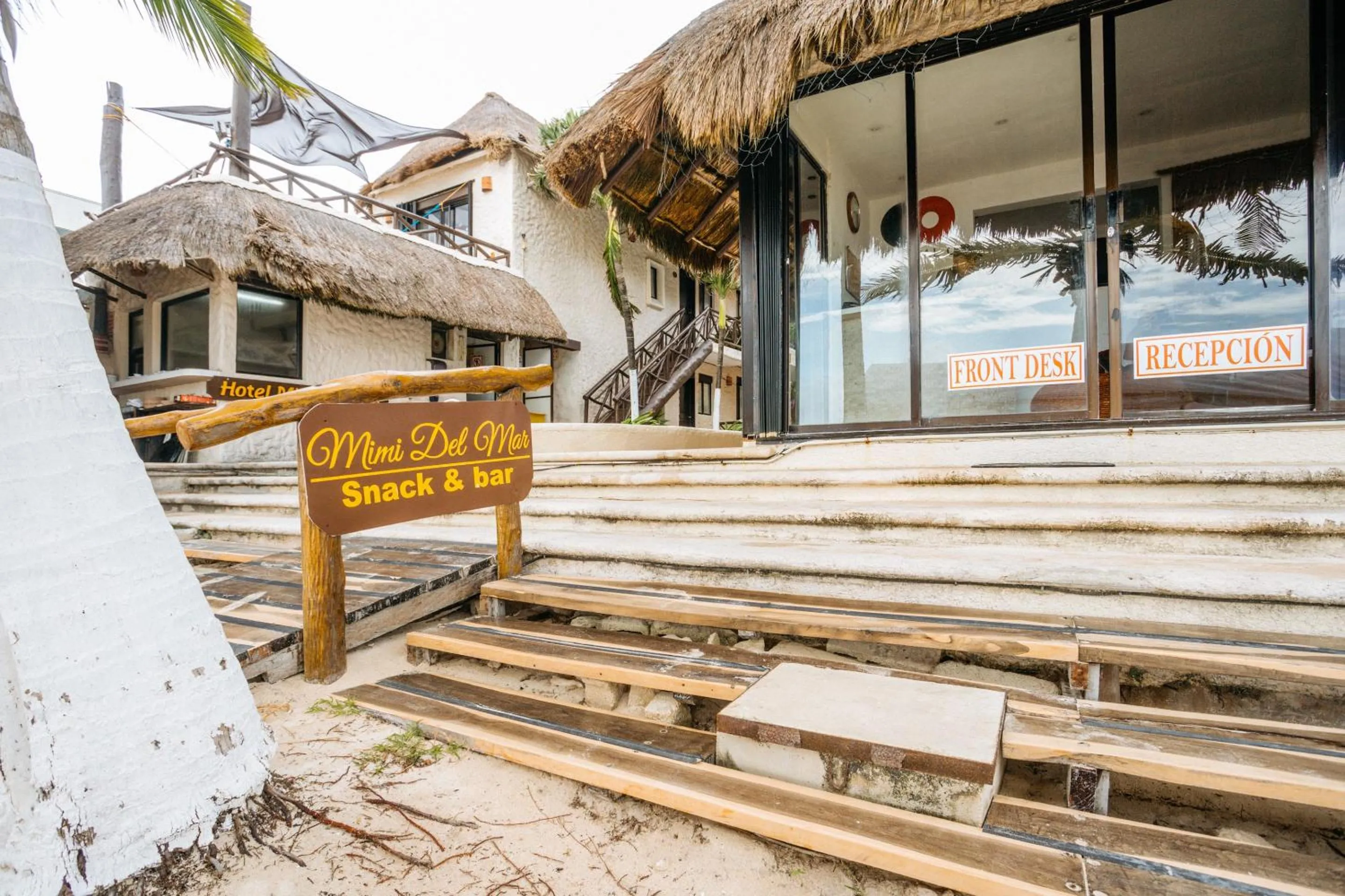 Facade/entrance in Capital O Mimi Del Mar, Playa del Carmen