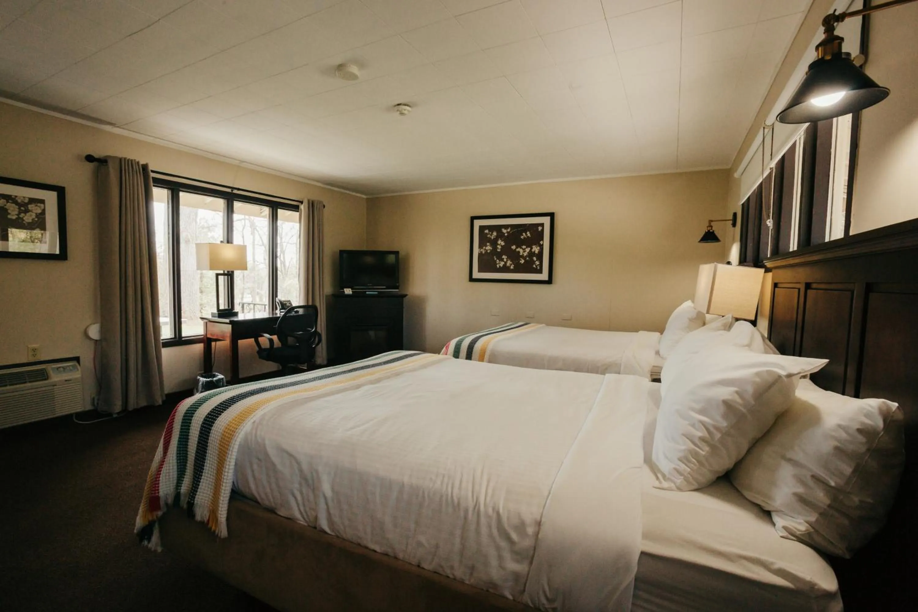 Patio, Bed in Oakwood Resort