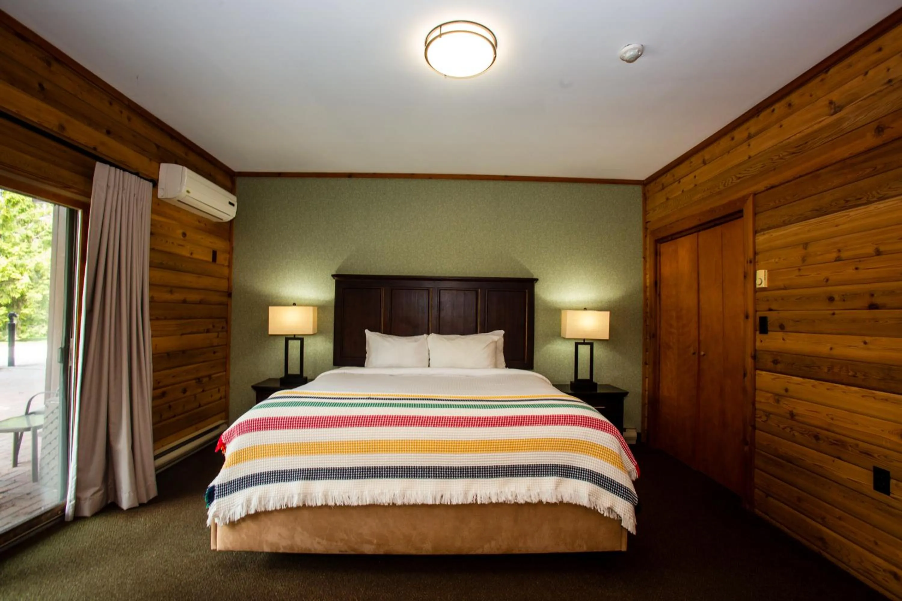 Bed in Oakwood Resort
