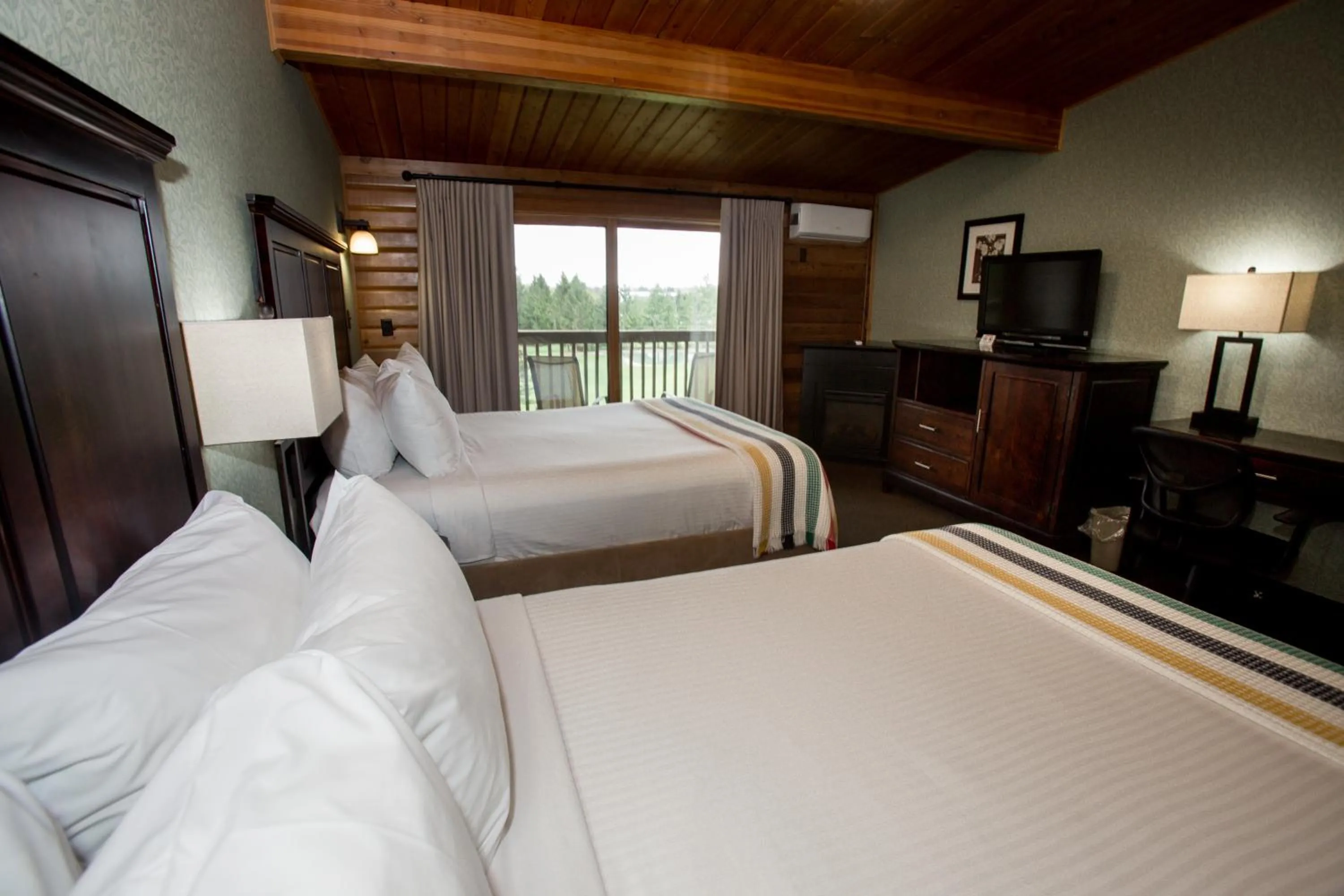 Bed in Oakwood Resort