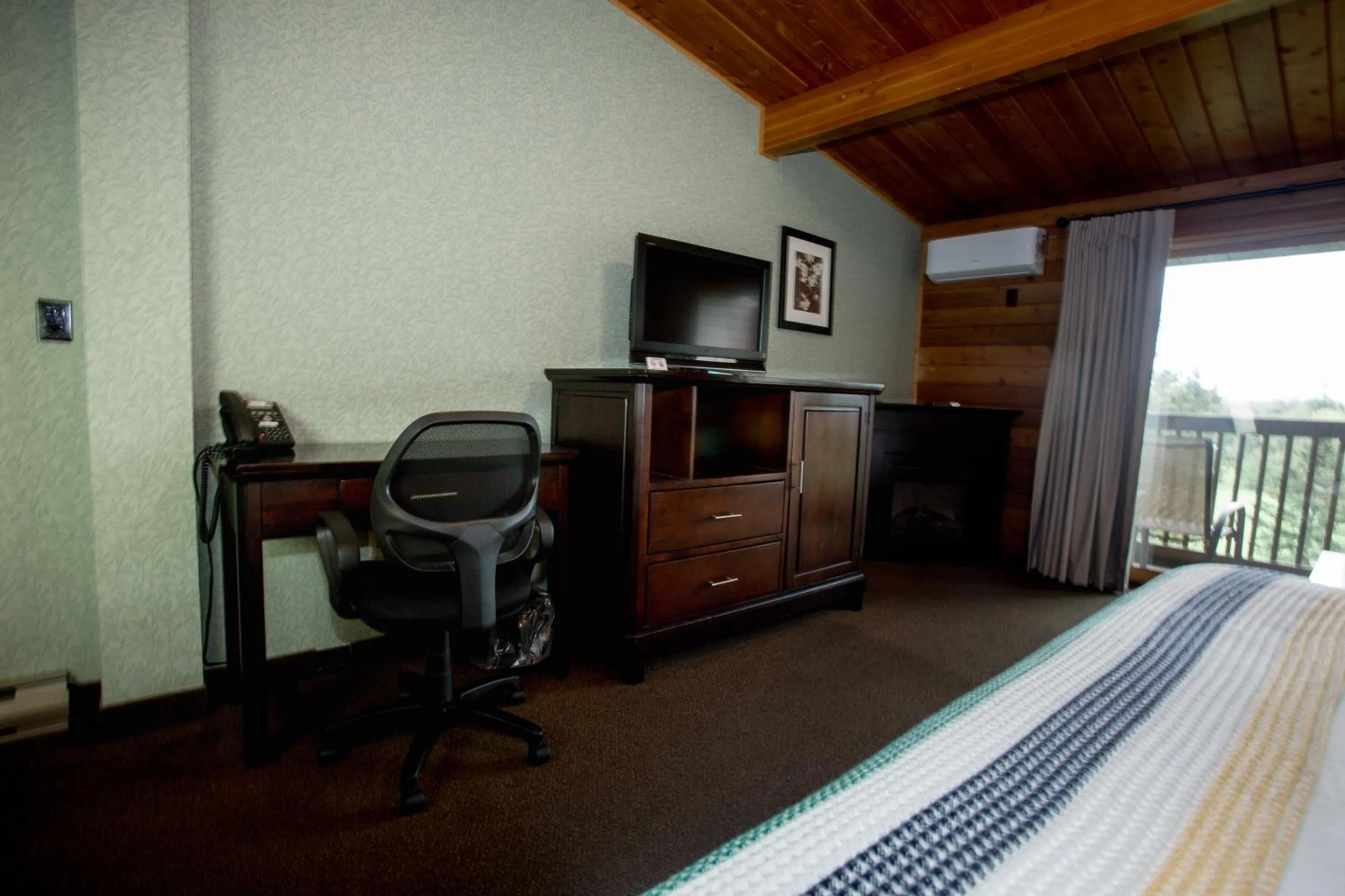 Bed in Oakwood Resort