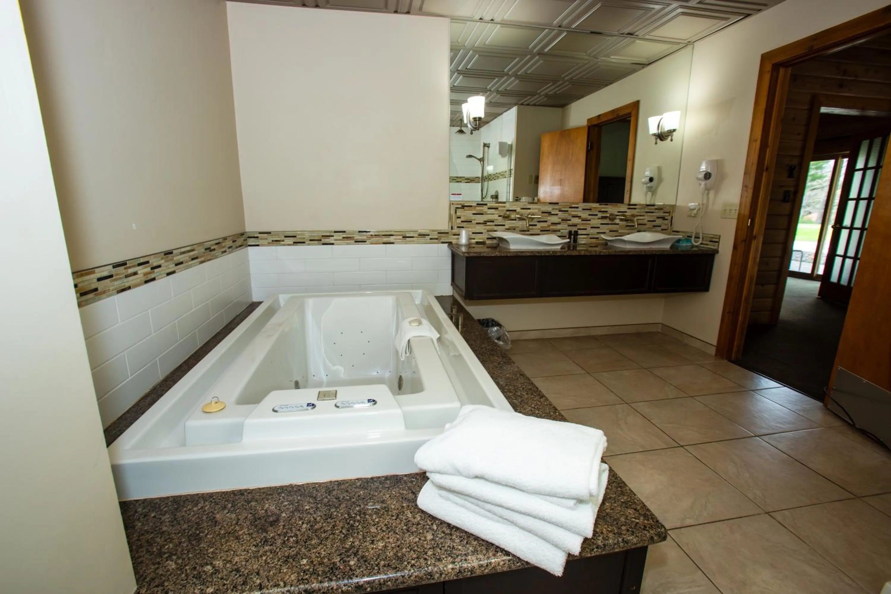 Patio, Bed in Oakwood Resort