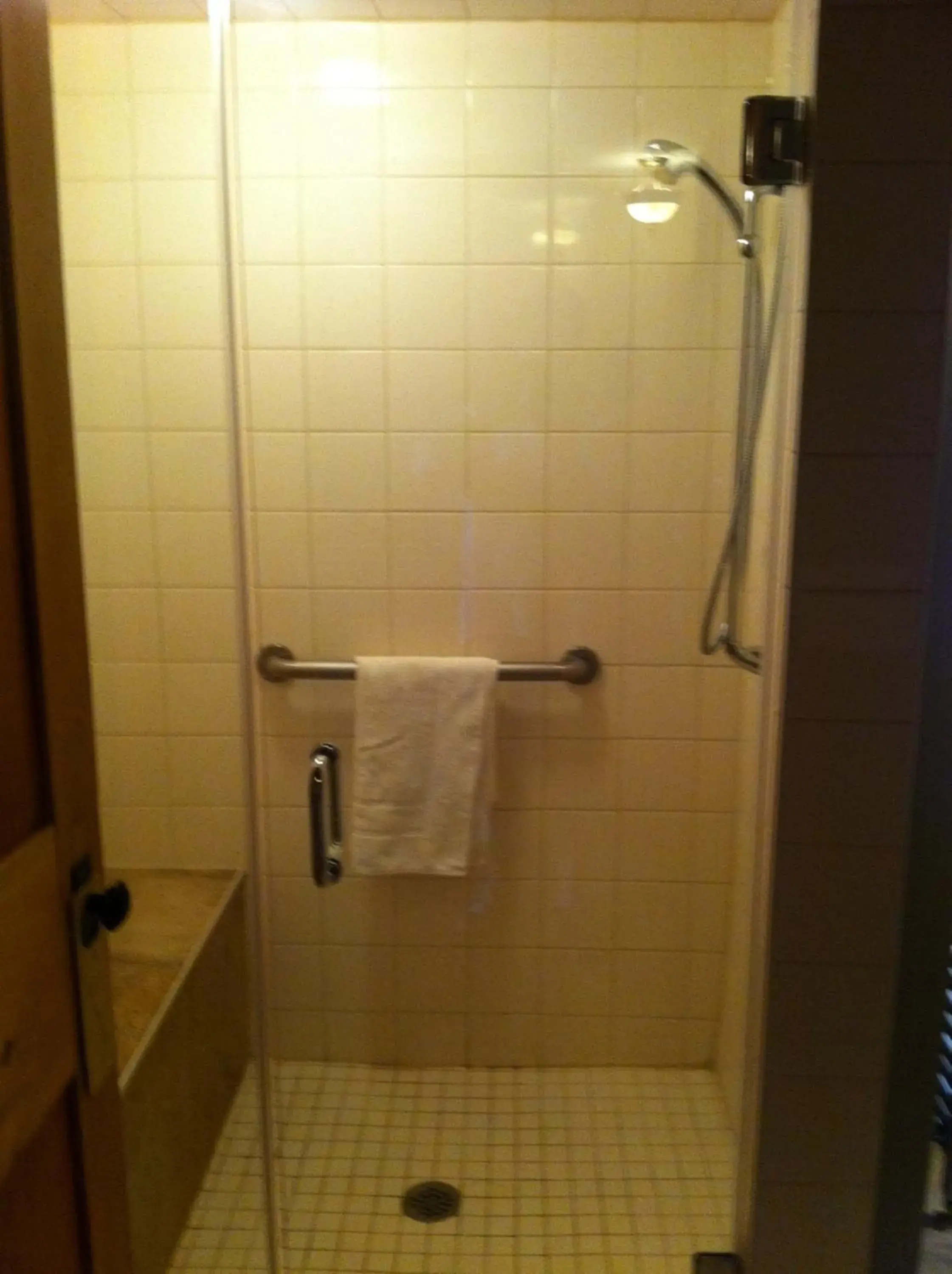 Twin Room - Disability Access in Emilyville Inn Twin Room - Disability Access in Emilyville Inn