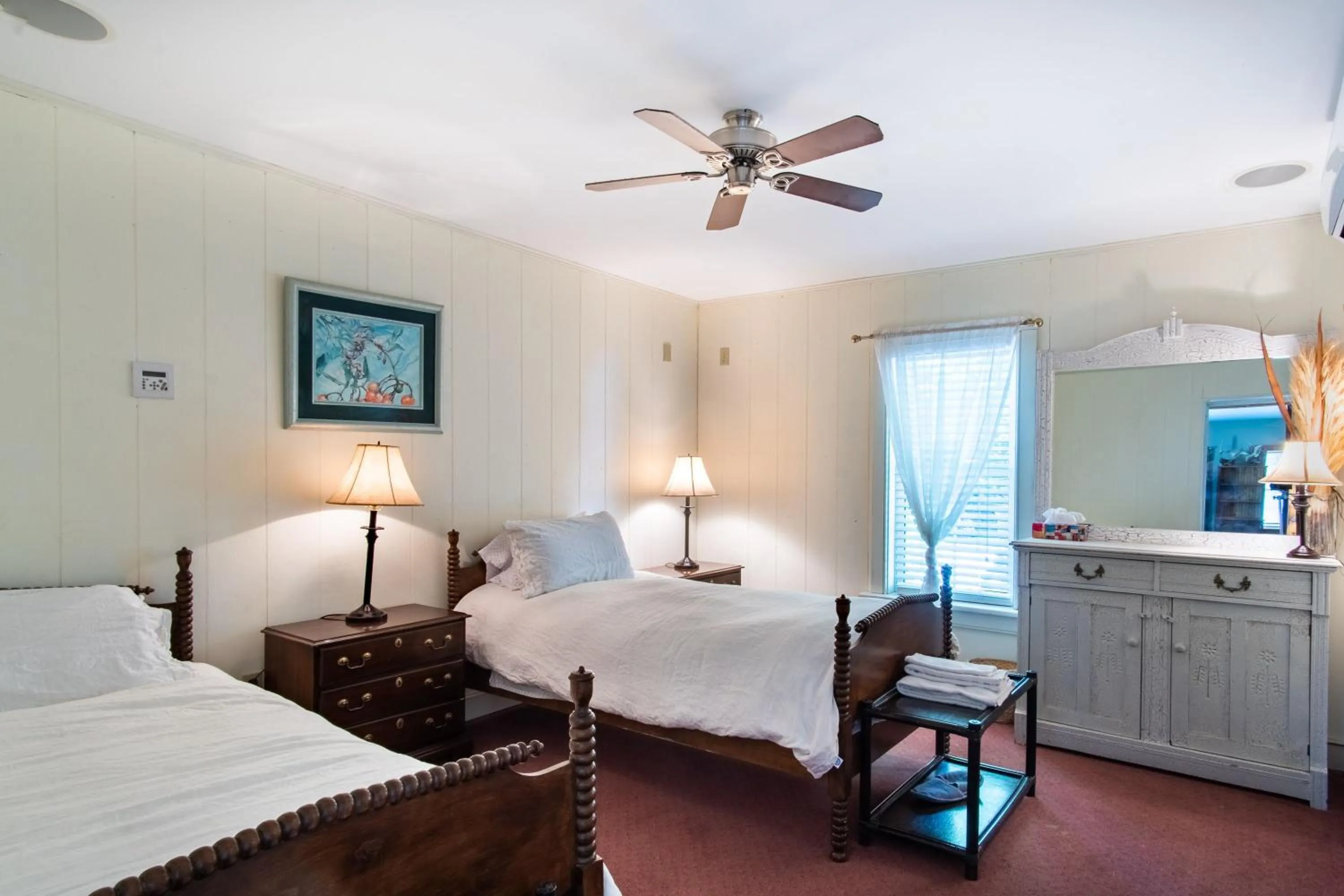 Photo of the whole room in Emilyville Inn