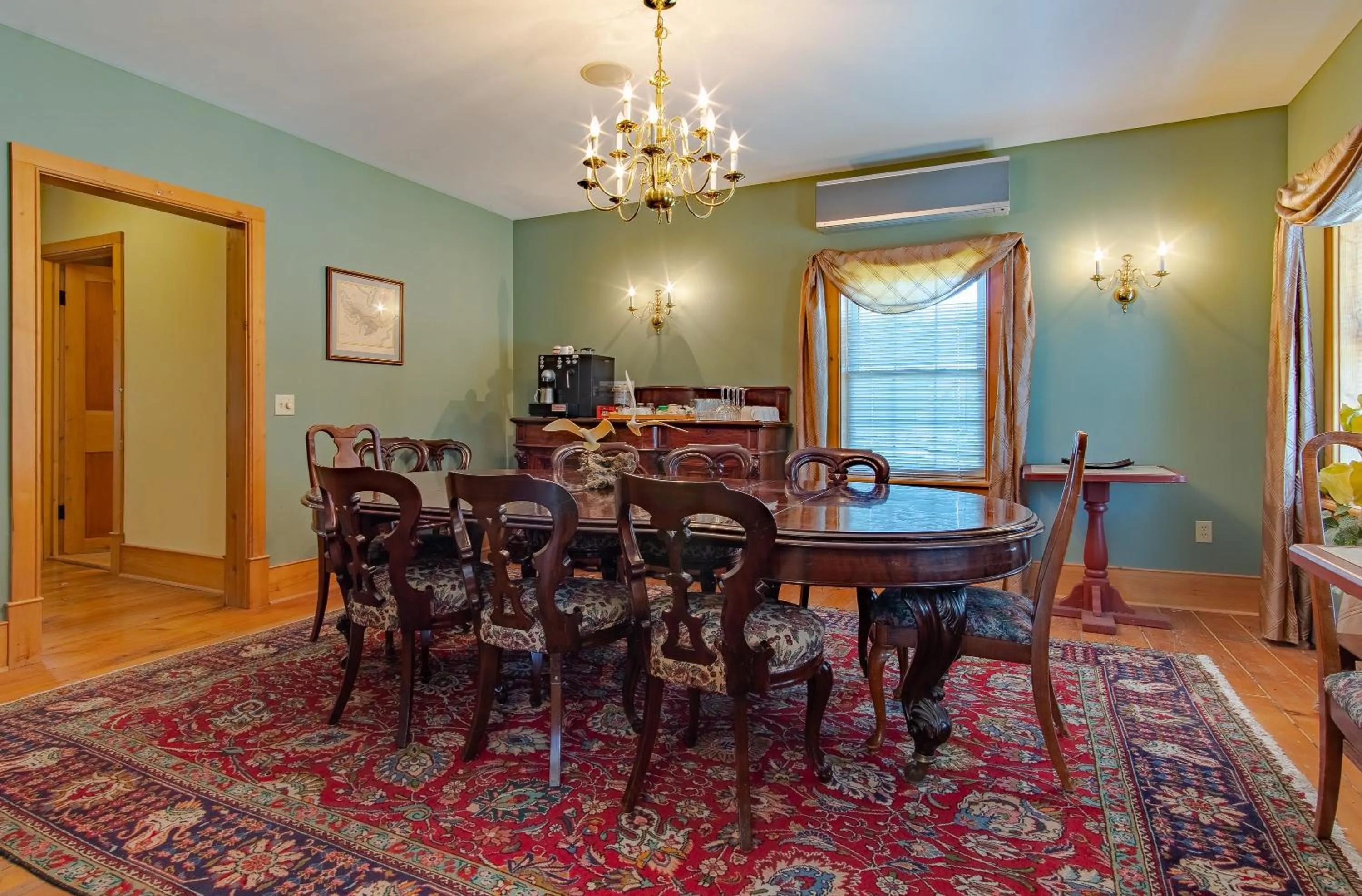 Dining area in Emilyville Inn