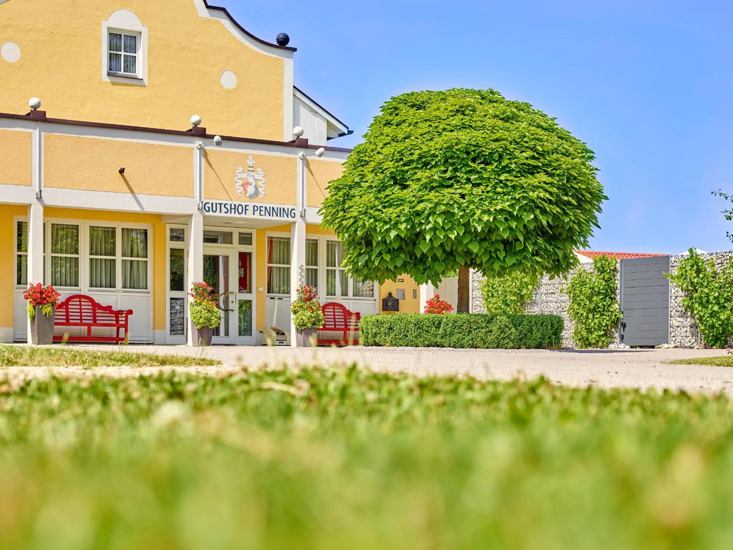 Property building in Gutshof Penning