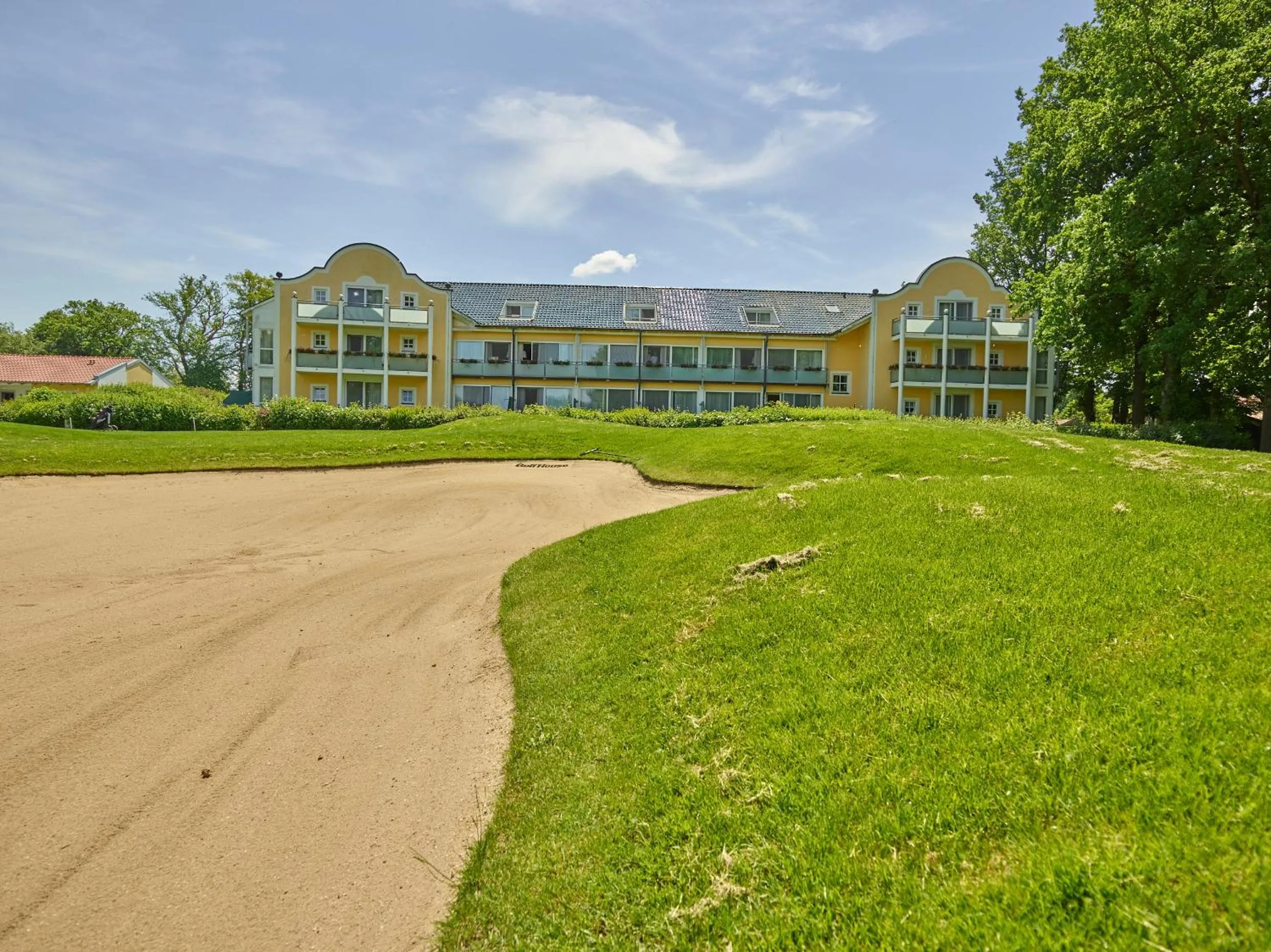 Property building in Gutshof Penning