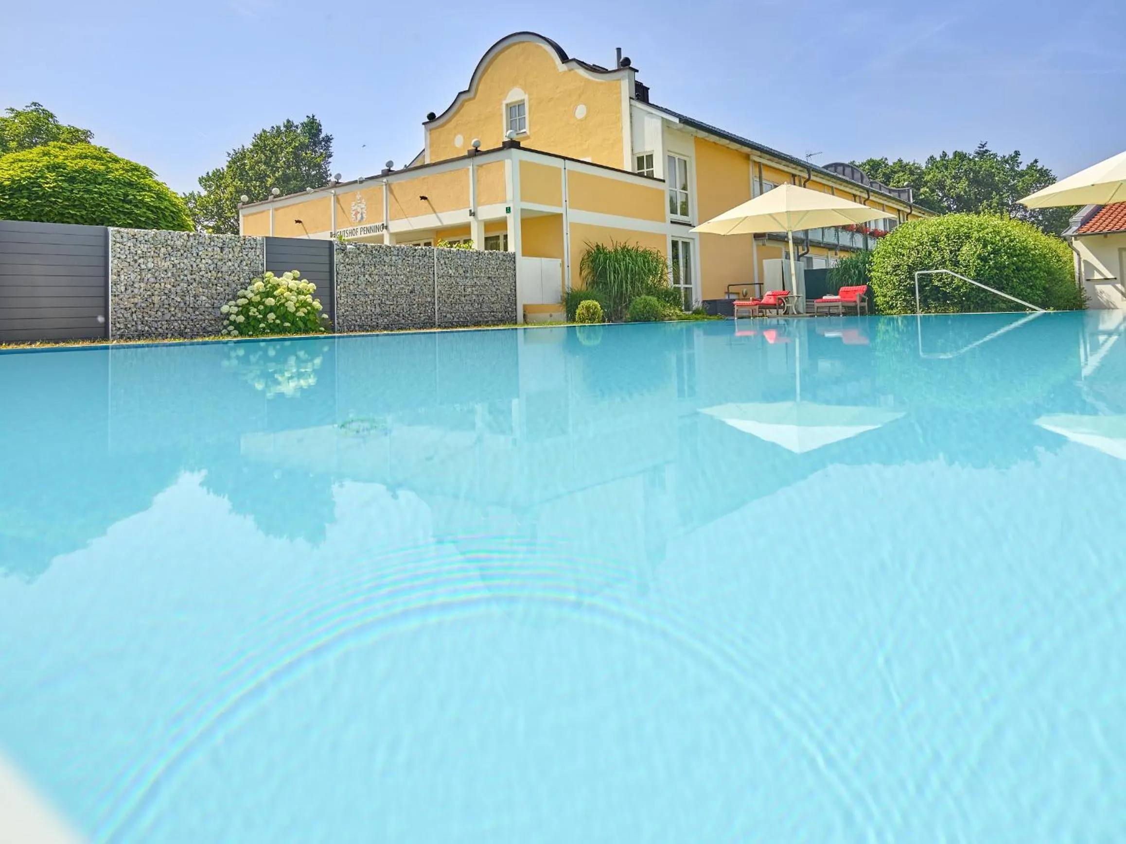 Pool view in Gutshof Penning