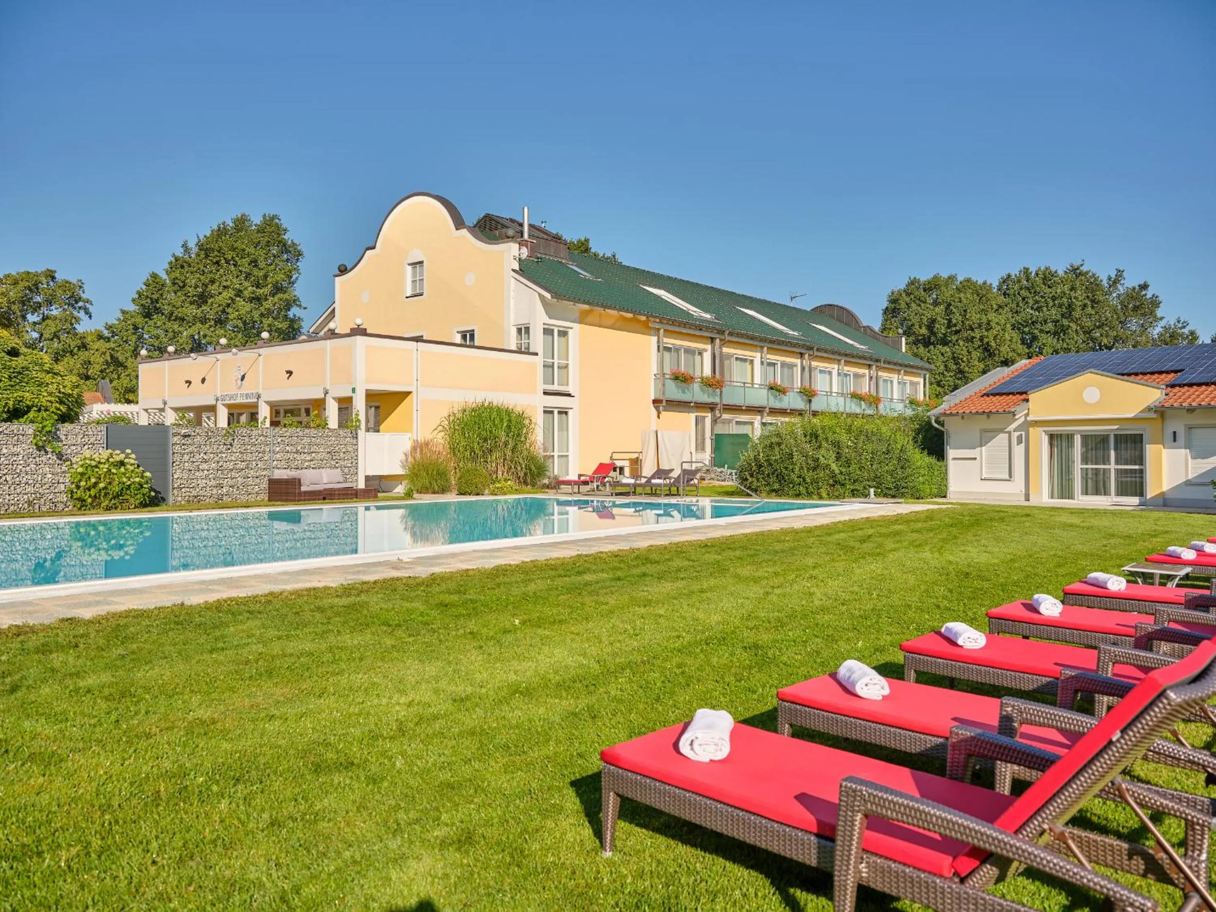Pool view in Gutshof Penning