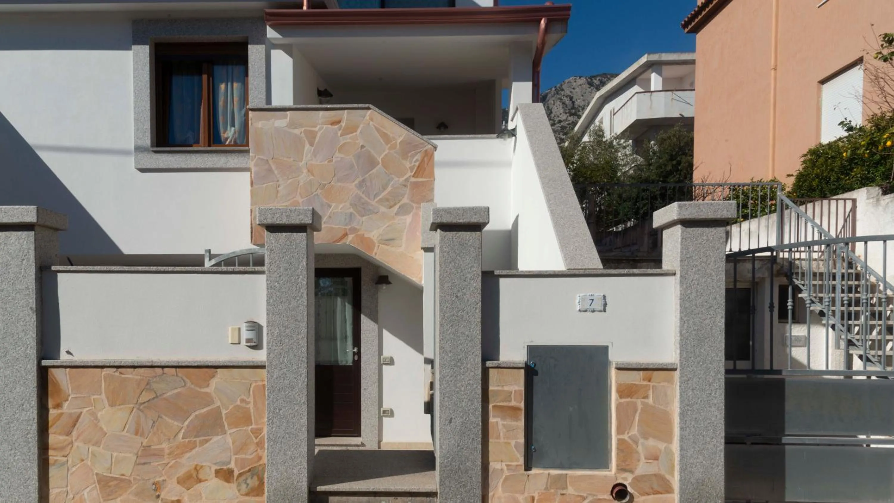 Facade/entrance in Casa Dei Lecci - Cala Gonone