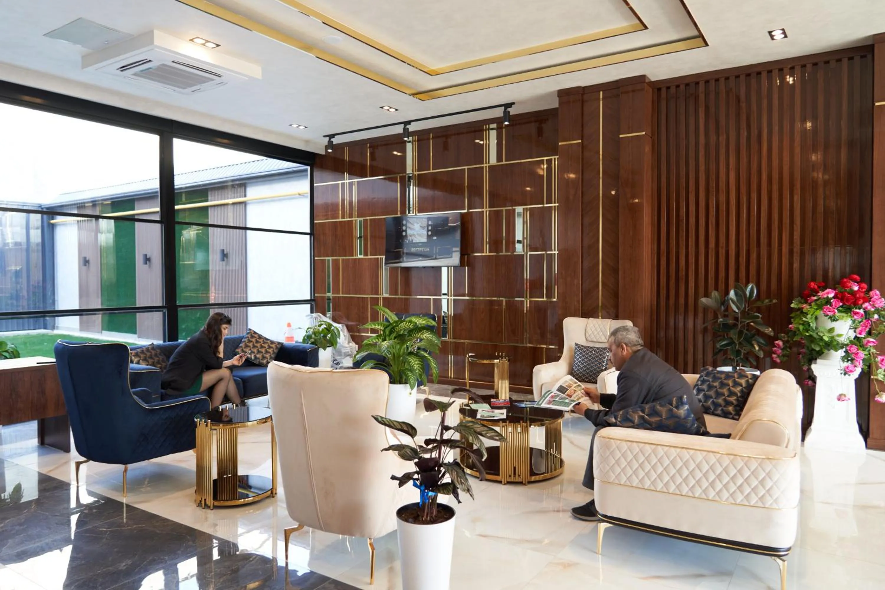 Seating area in UNIQUE HOTEL