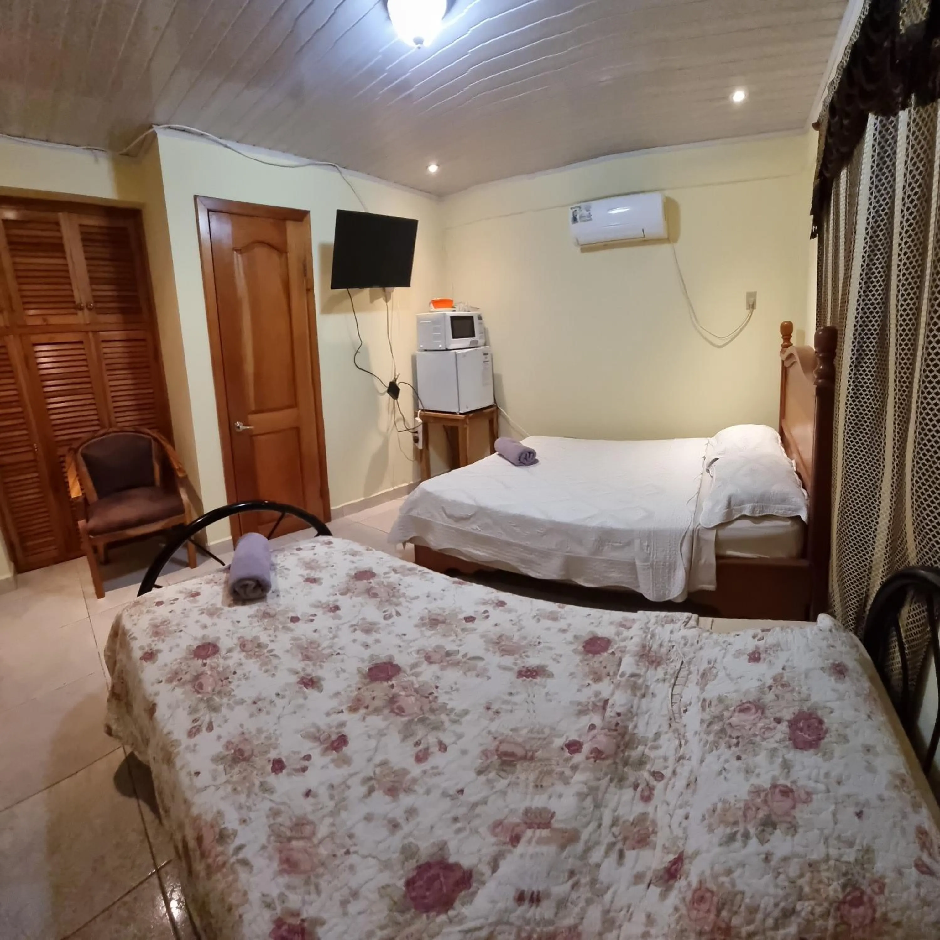 Bed in Hostal Bocas Tropical Paradise