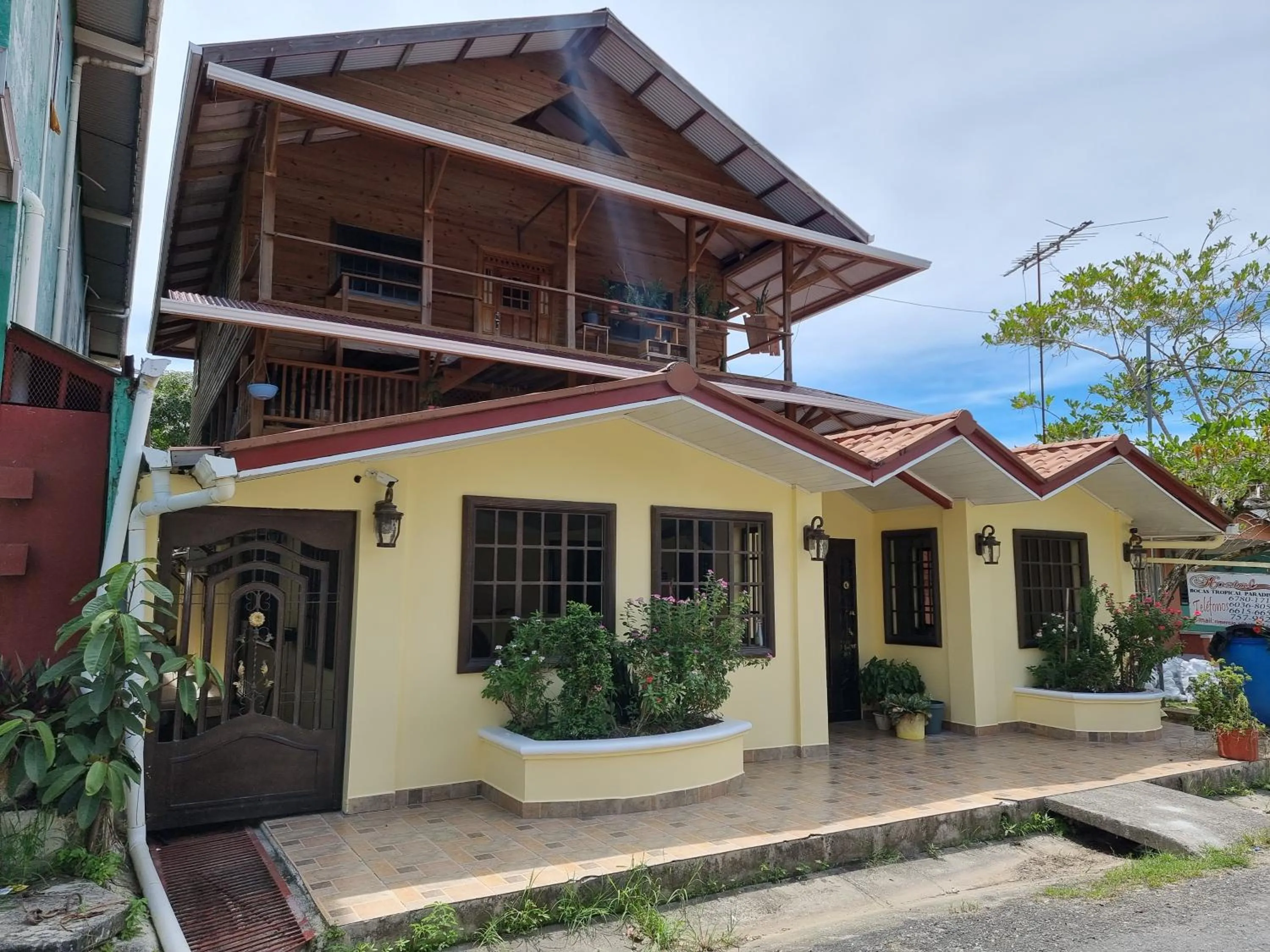 Hostal Bocas Tropical Paradise