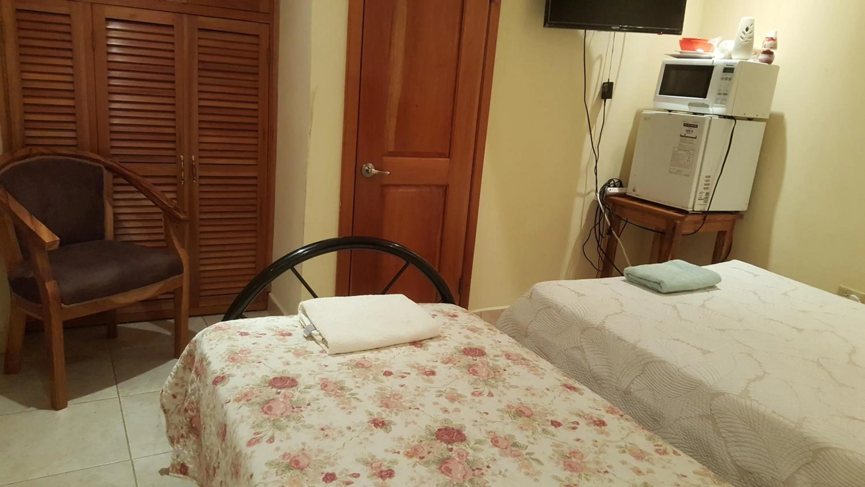 Bedroom, Bed in Hostal Bocas Tropical Paradise