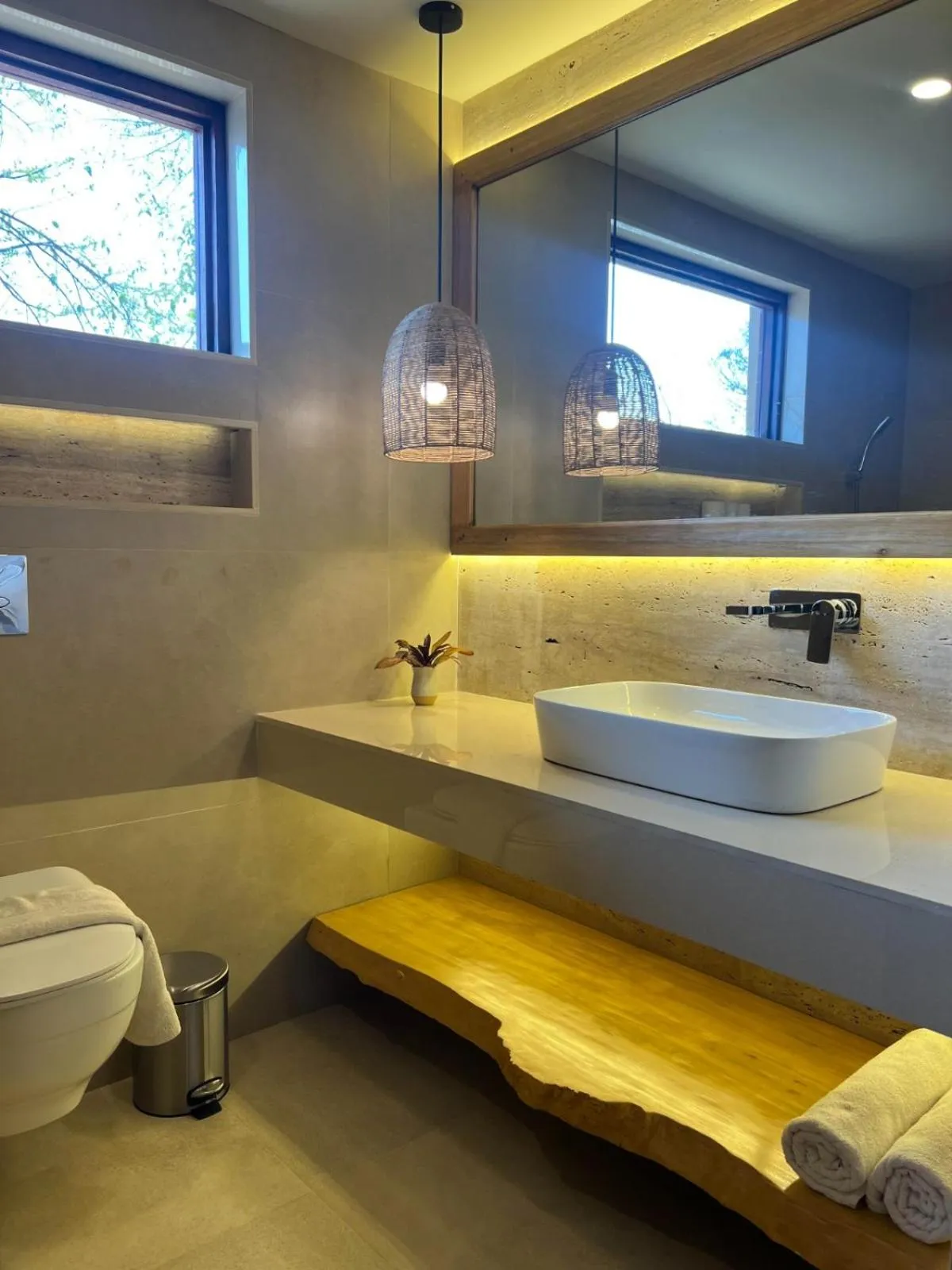 Bathroom in Green Mansions Jungle Resort