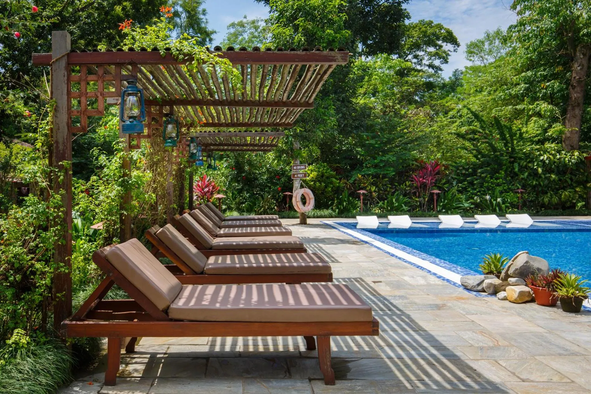 Swimming pool in Green Mansions Jungle Resort