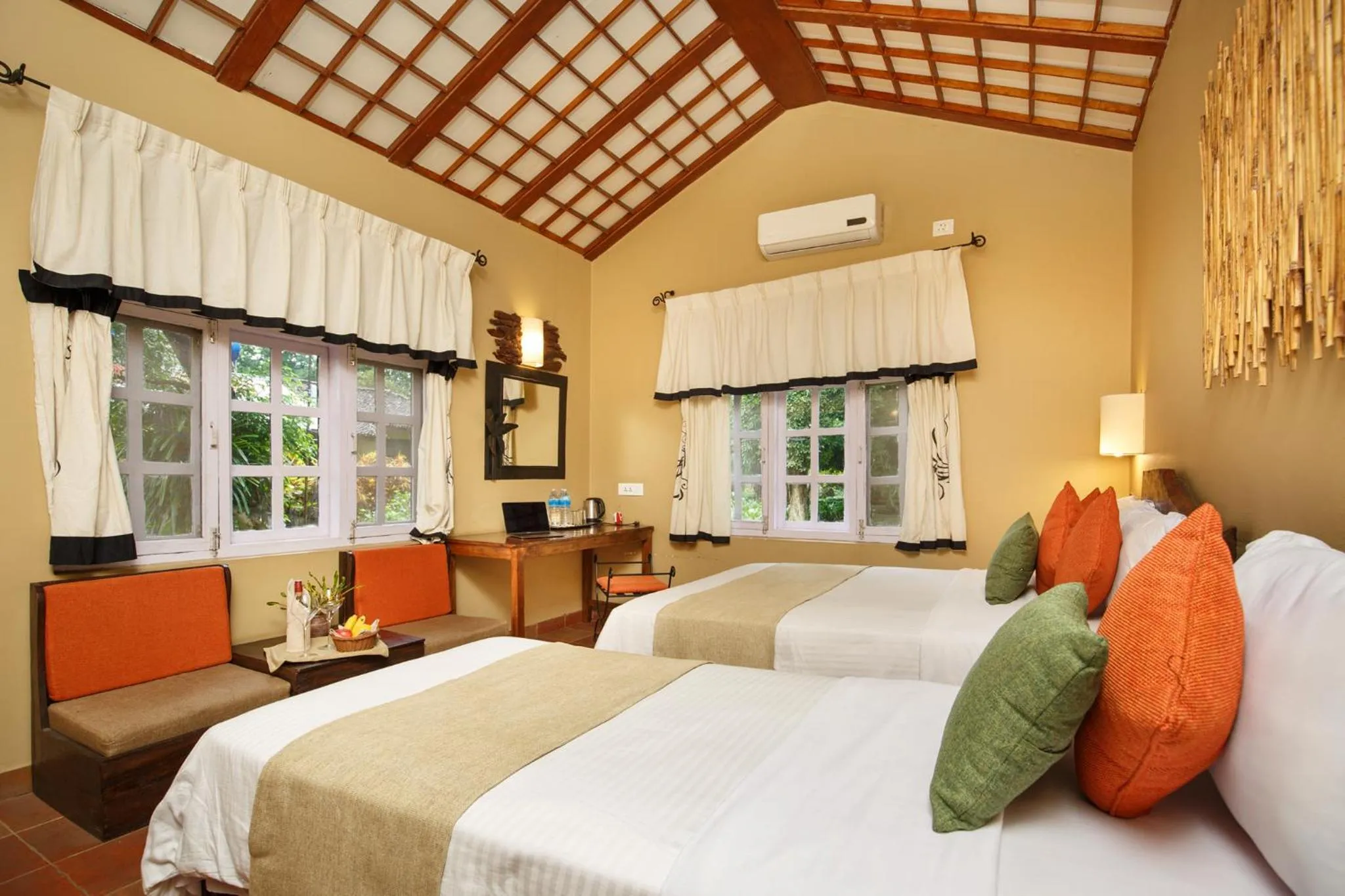 Garden view, Bed in Green Mansions Jungle Resort