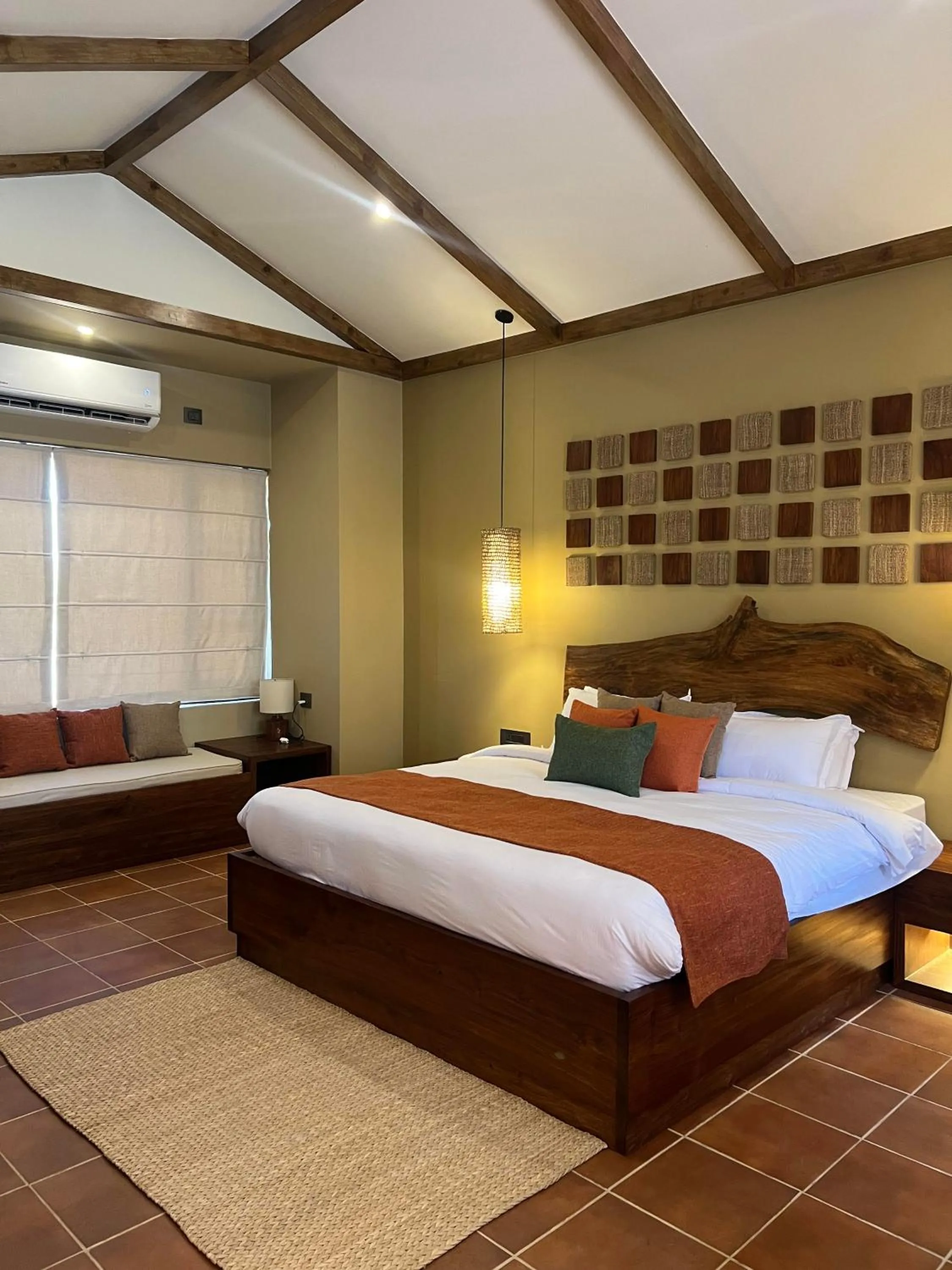 Bed in Green Mansions Jungle Resort