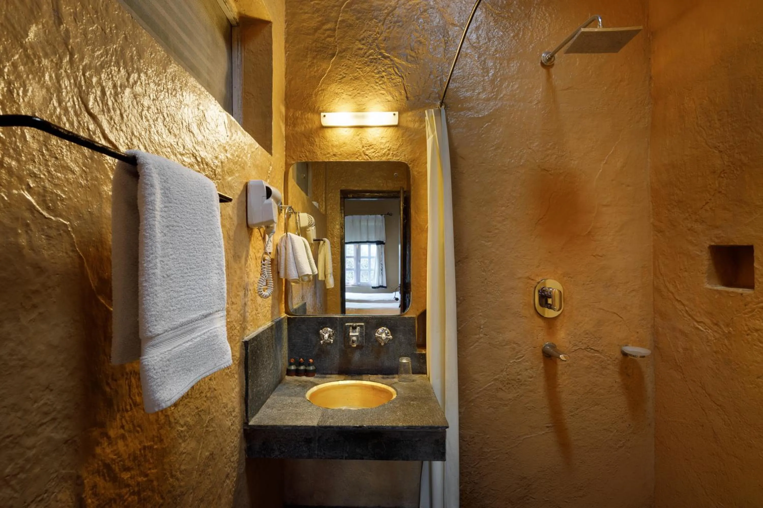 Bathroom in Green Mansions Jungle Resort