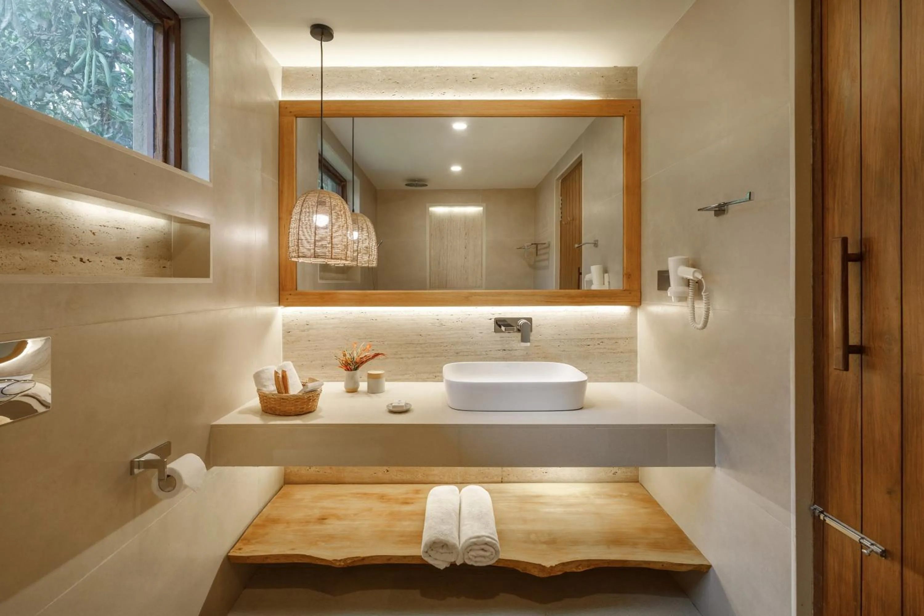 Bathroom in Green Mansions Jungle Resort