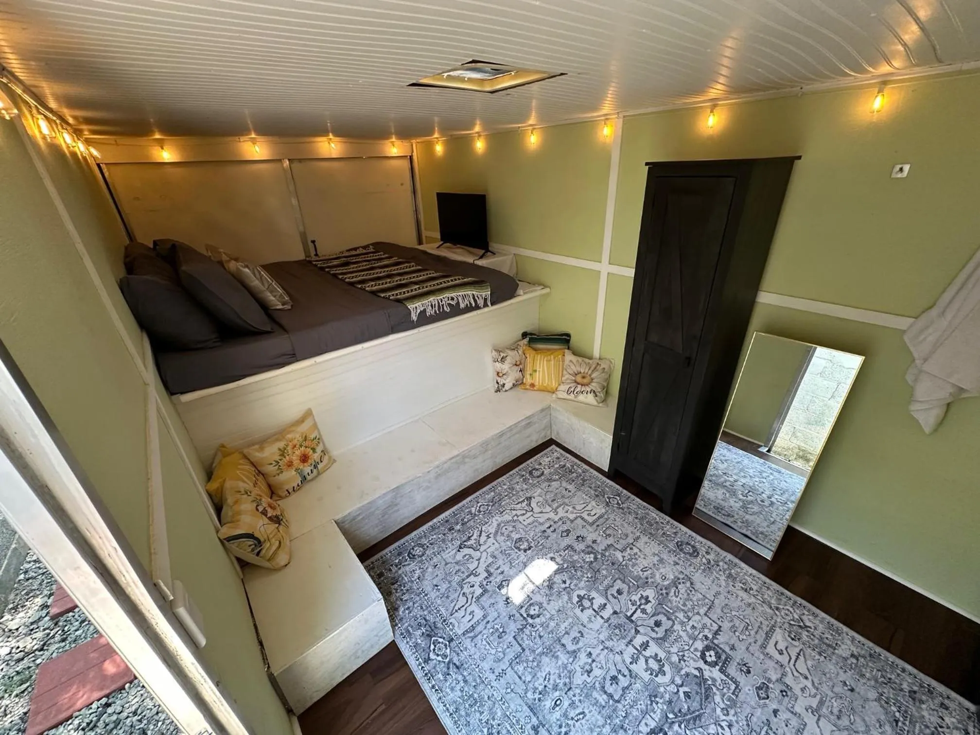 eKstasis Hostel & Urban Farm