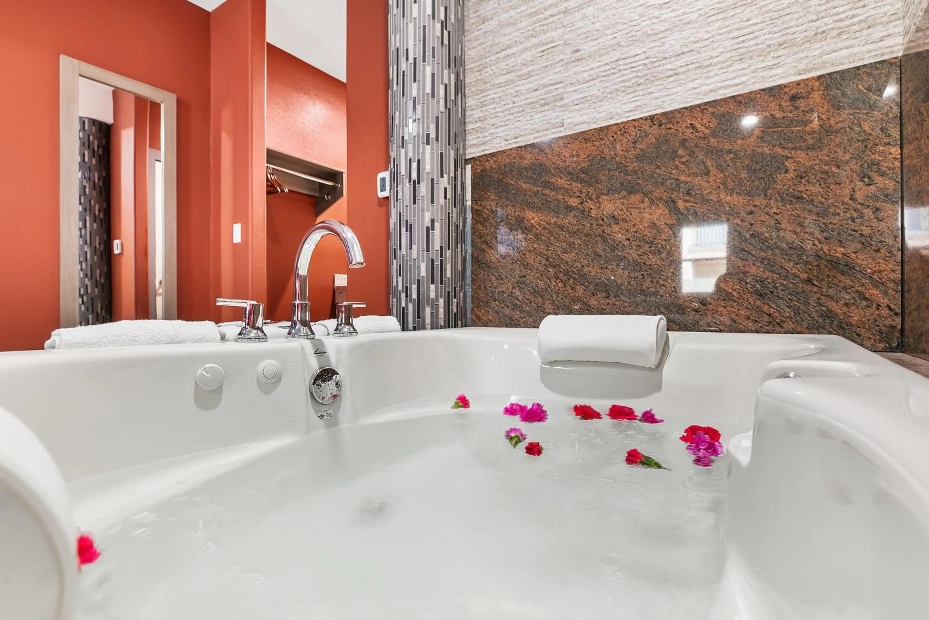 Hot Tub in El Delfín Lodge