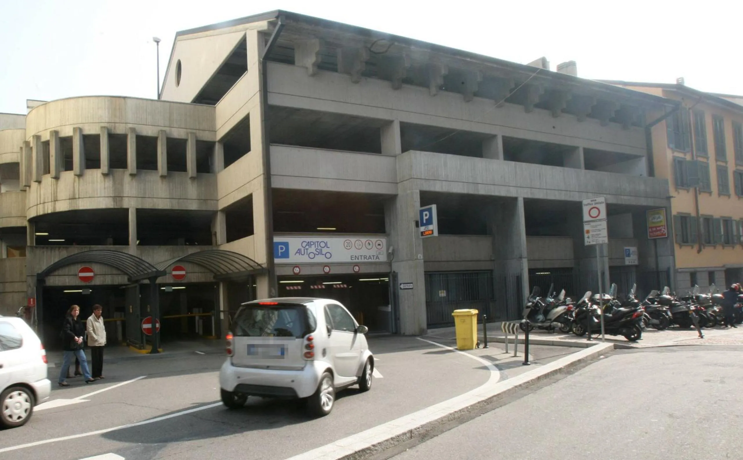 LT - Room's Bed & Living