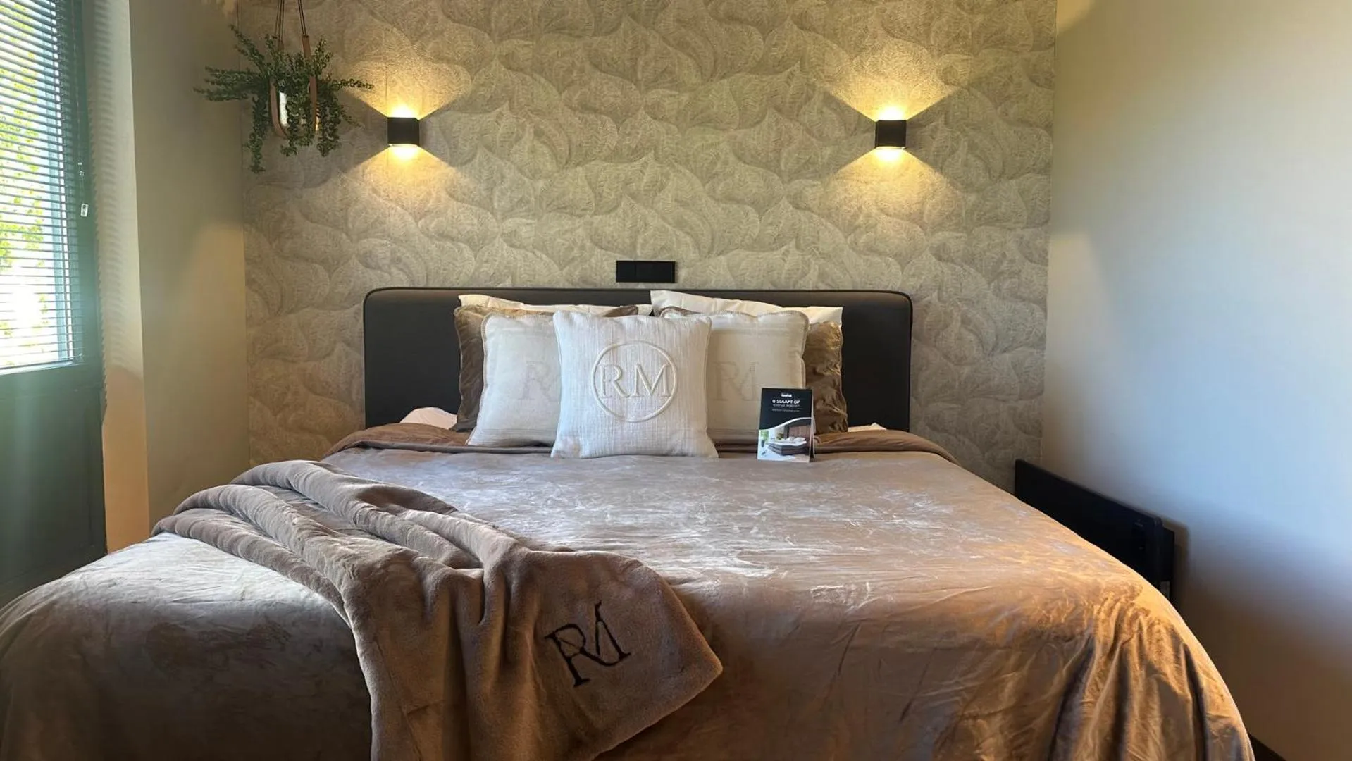 Bed in Boutique Hotel Le Faucon