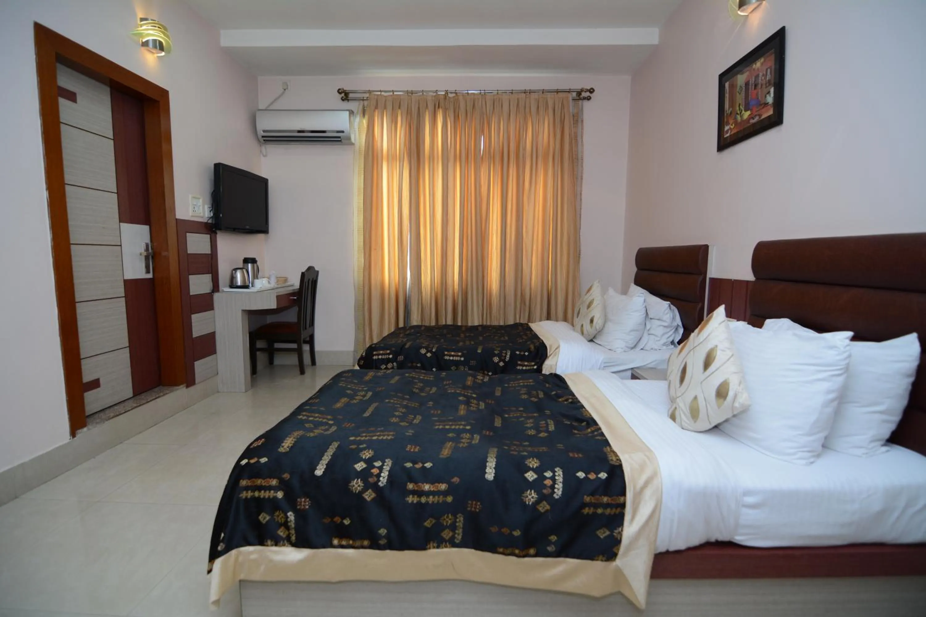 Photo of the whole room, Bed in Hotel Royal Highness