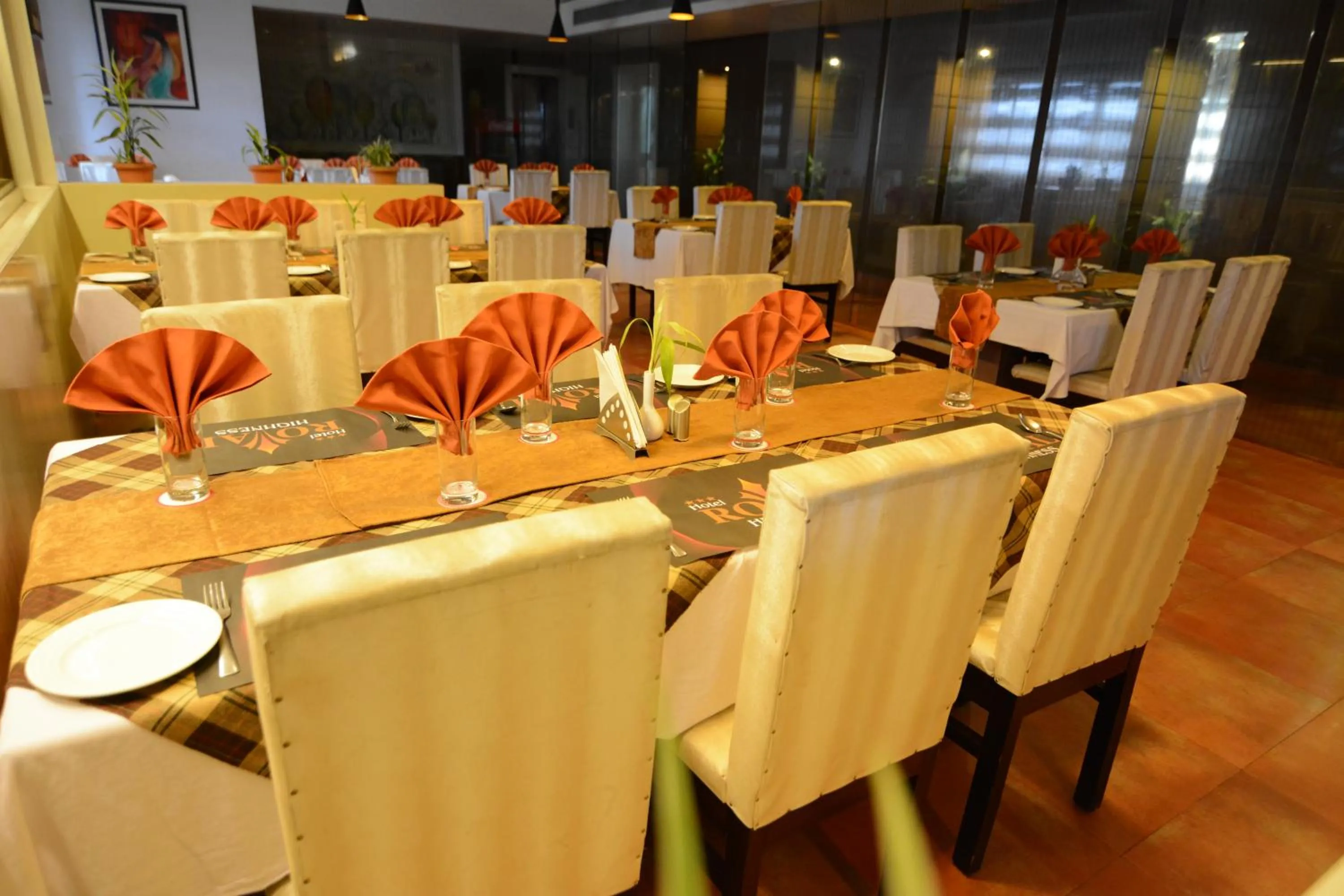 Restaurant/places to eat in Hotel Royal Highness