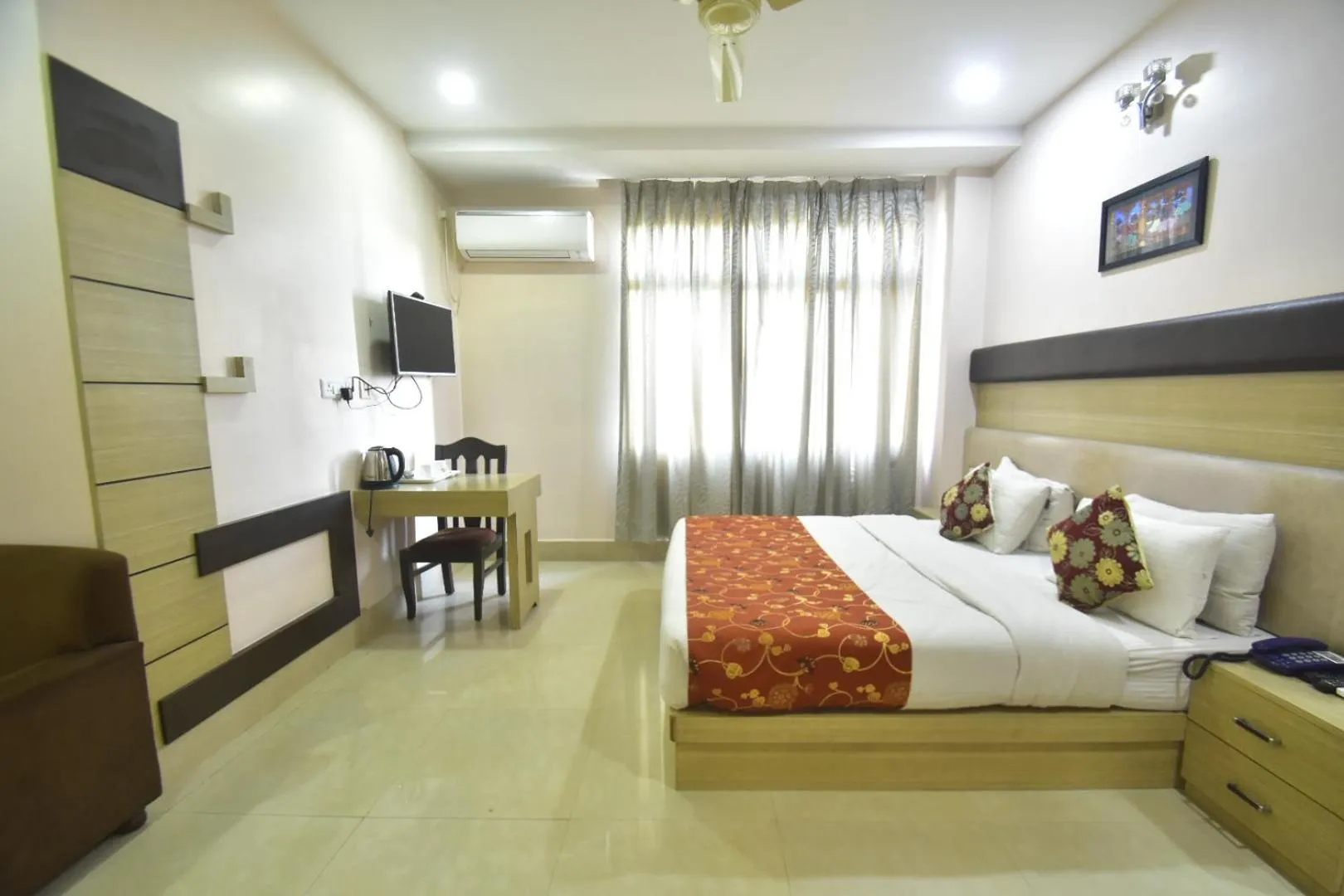 Bedroom, Bed in Hotel Royal Highness